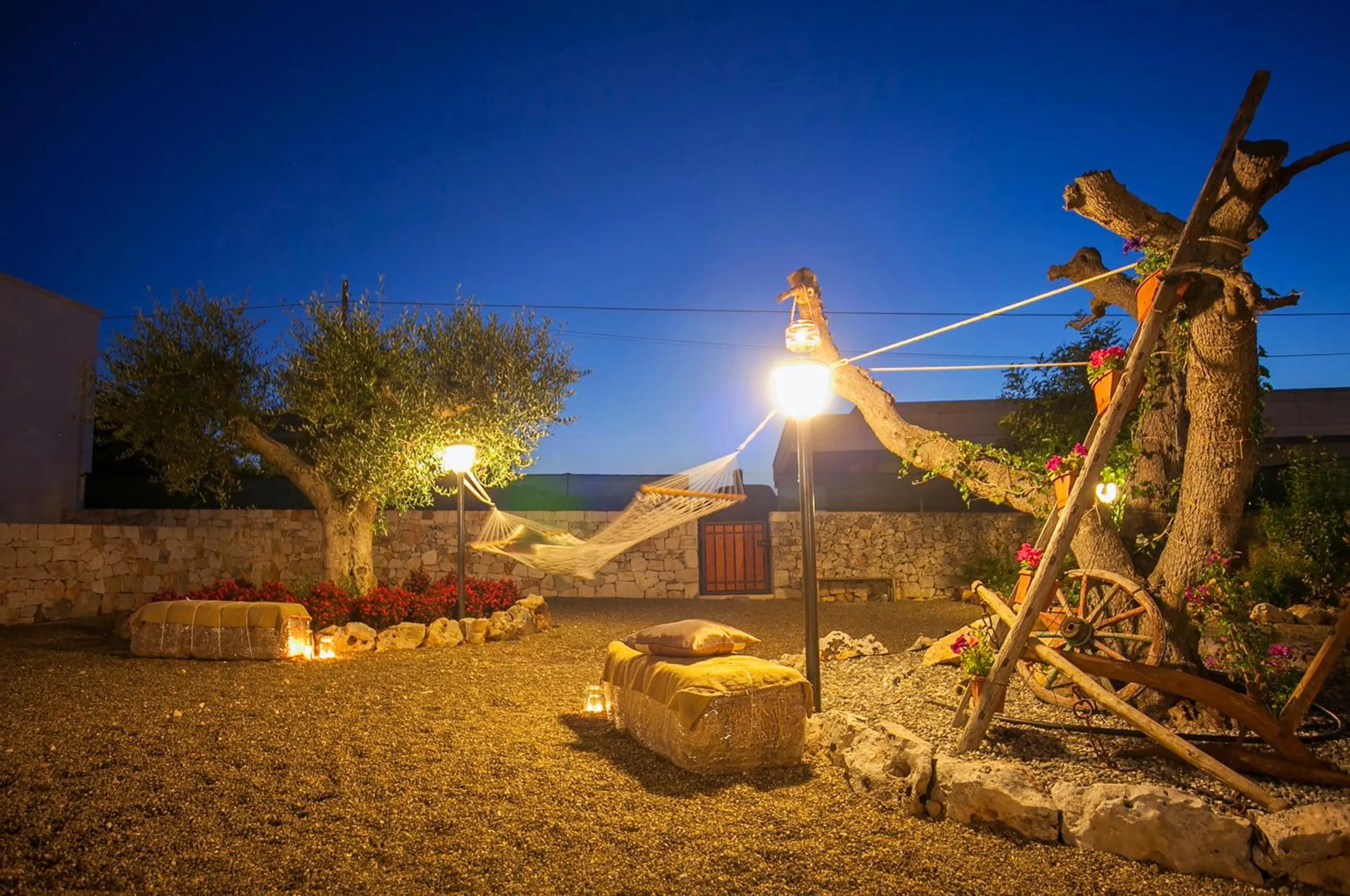 Decorative detail in Coppola di Seta