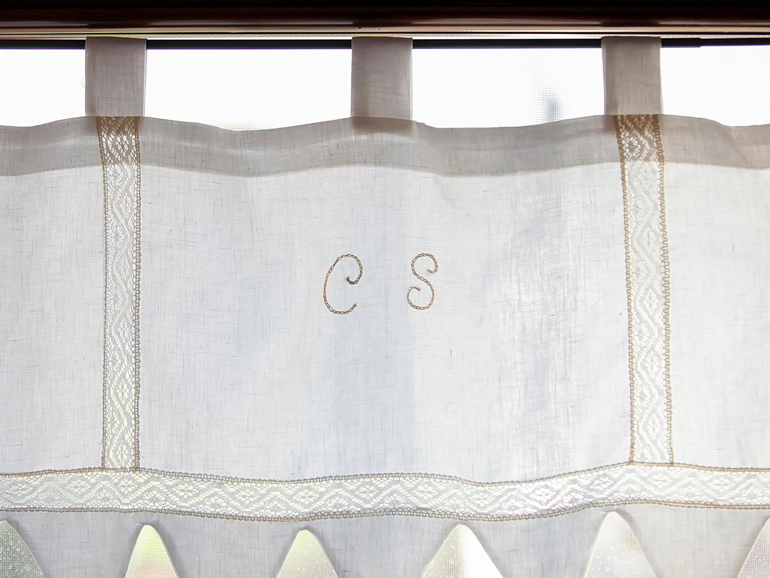 Decorative detail in Coppola di Seta