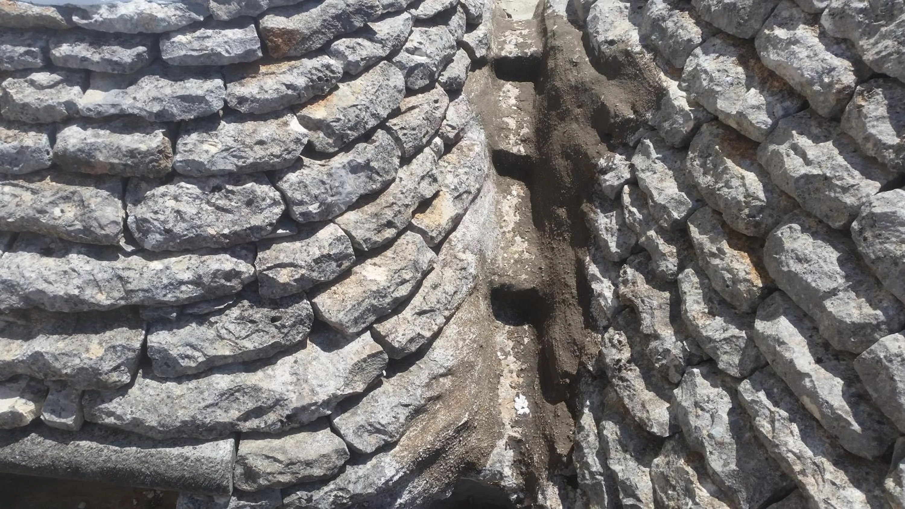 Decorative detail in Coppola di Seta