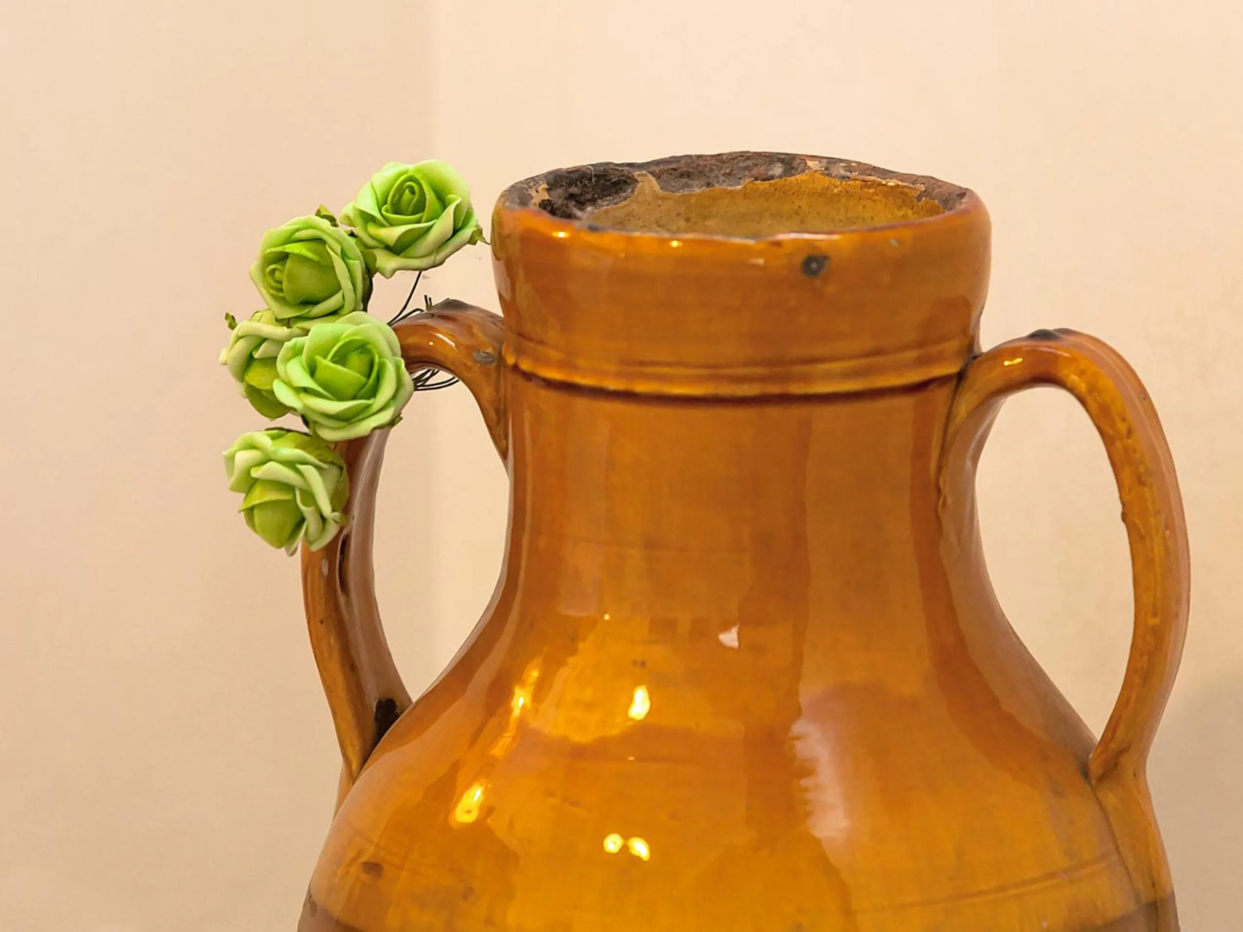 Decorative detail in Coppola di Seta