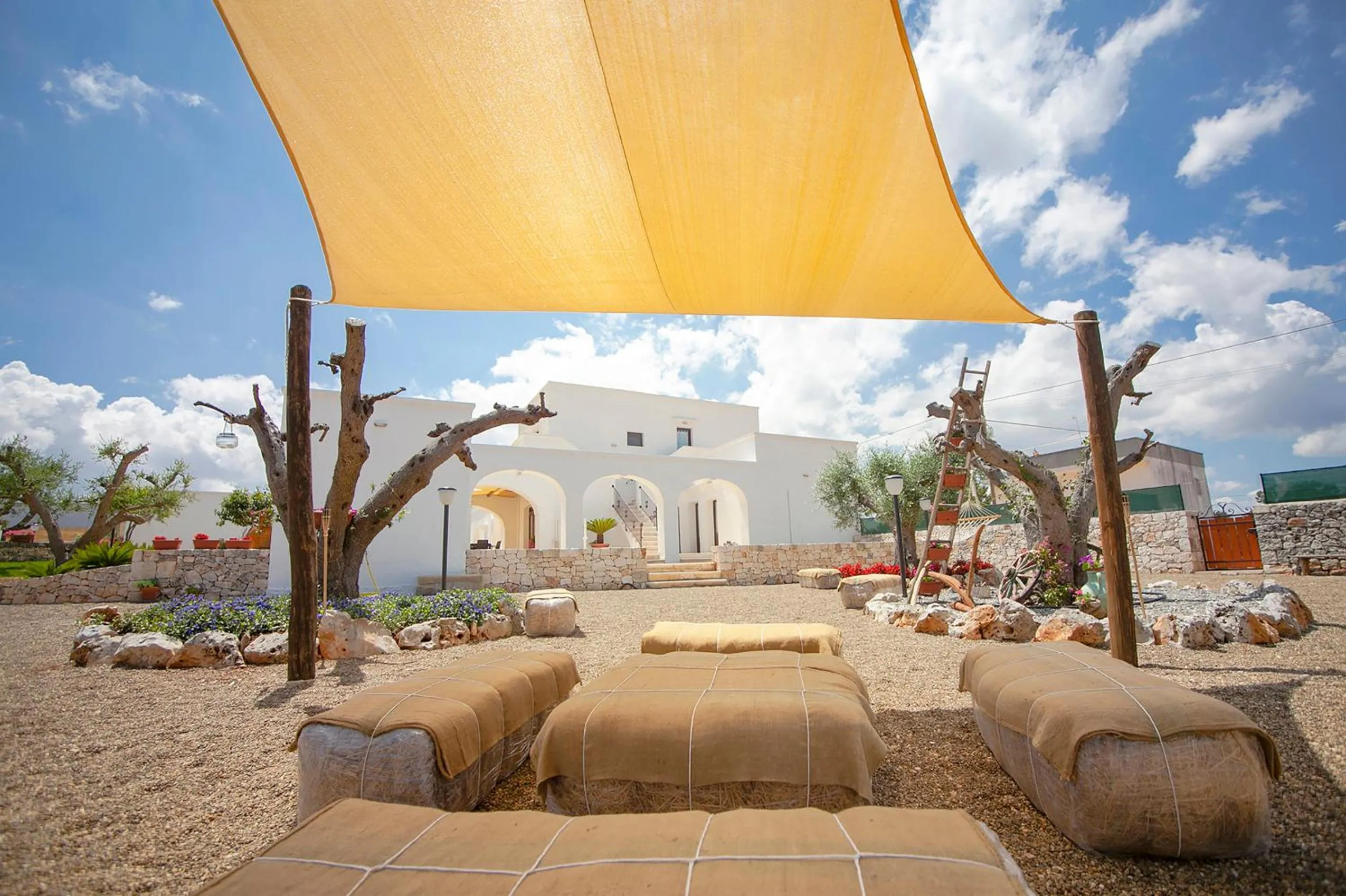 Decorative detail in Coppola di Seta