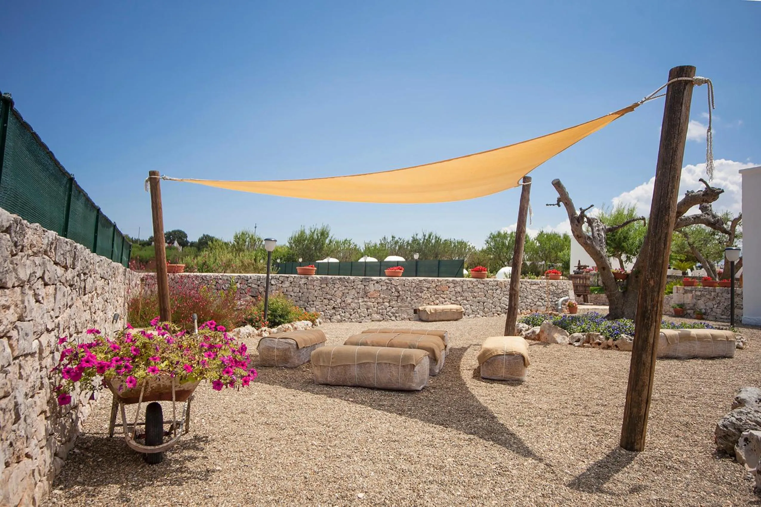 Decorative detail in Coppola di Seta