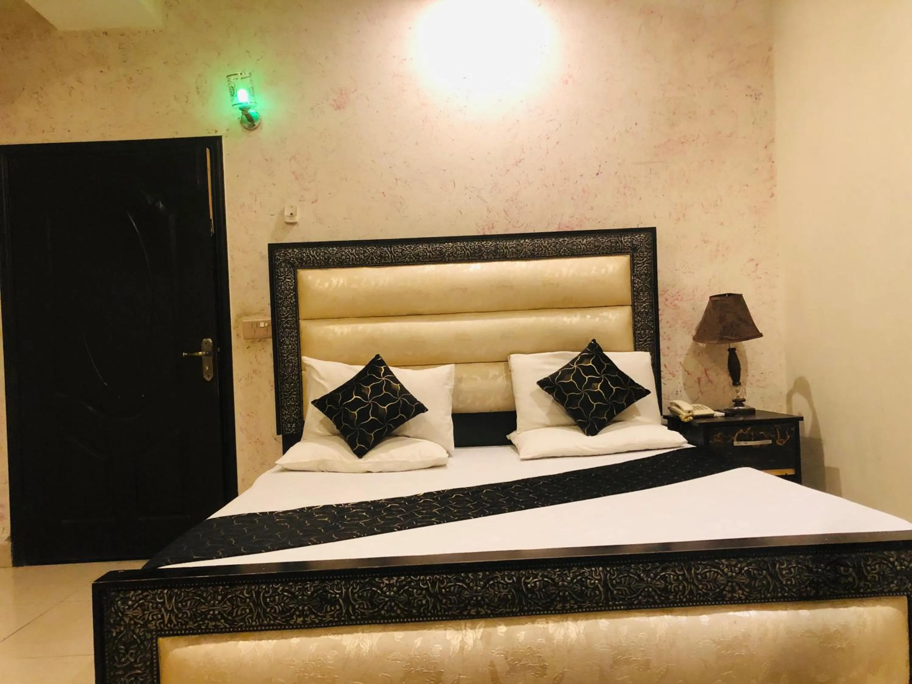 Bed in Hotel Tulip Inn