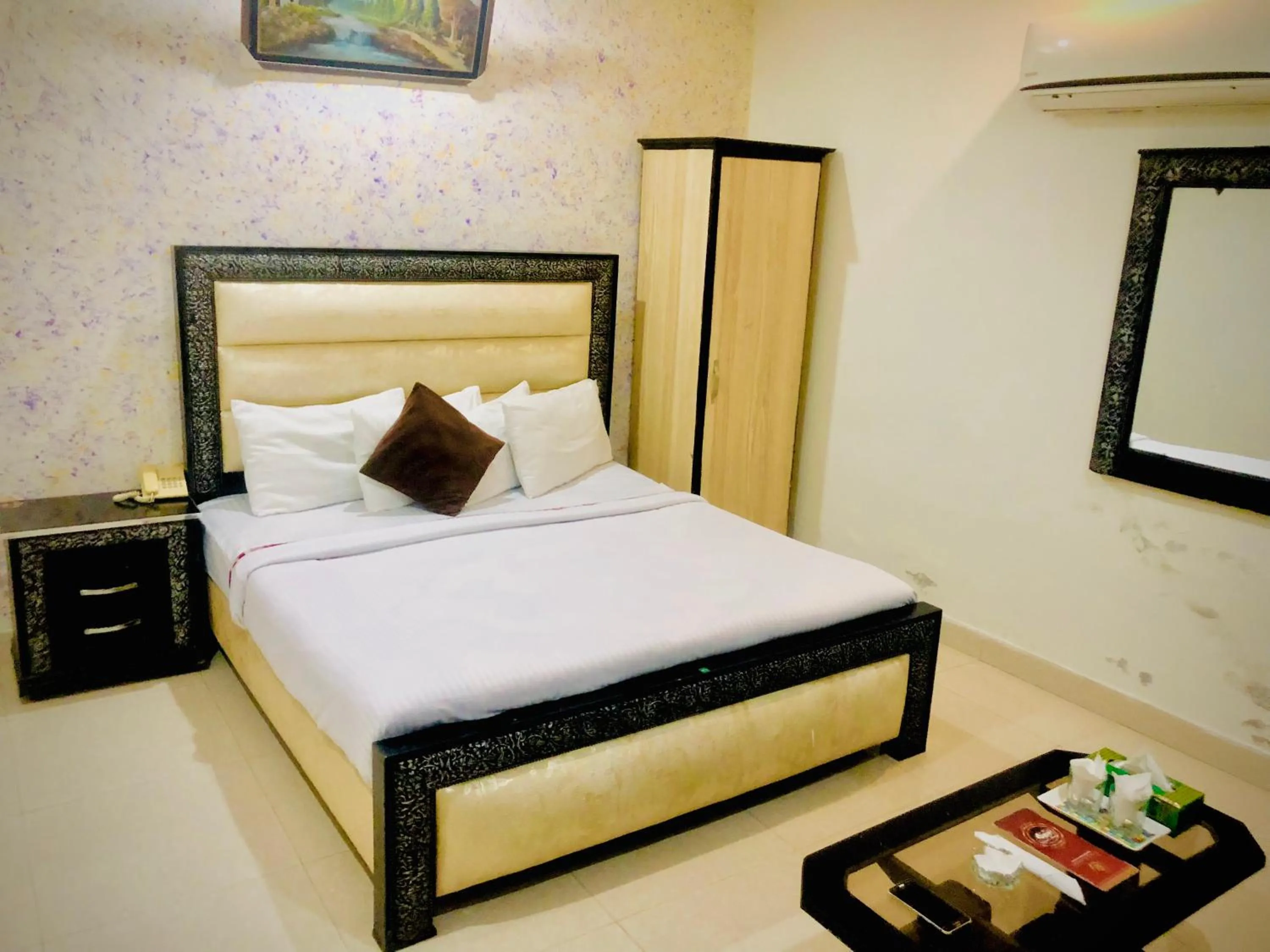 Photo of the whole room, Bed in Hotel Tulip Inn