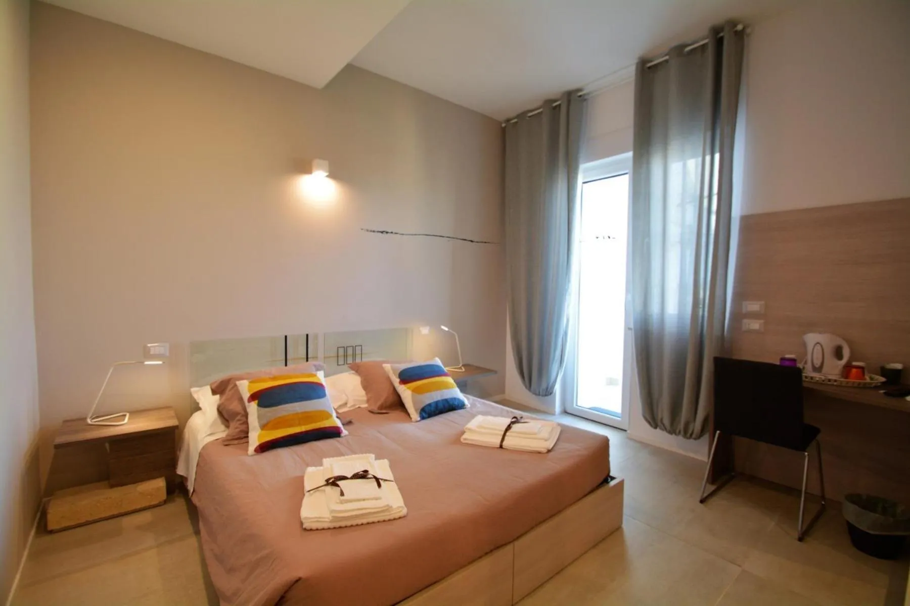 Balcony/Terrace, Bed in Graffiti