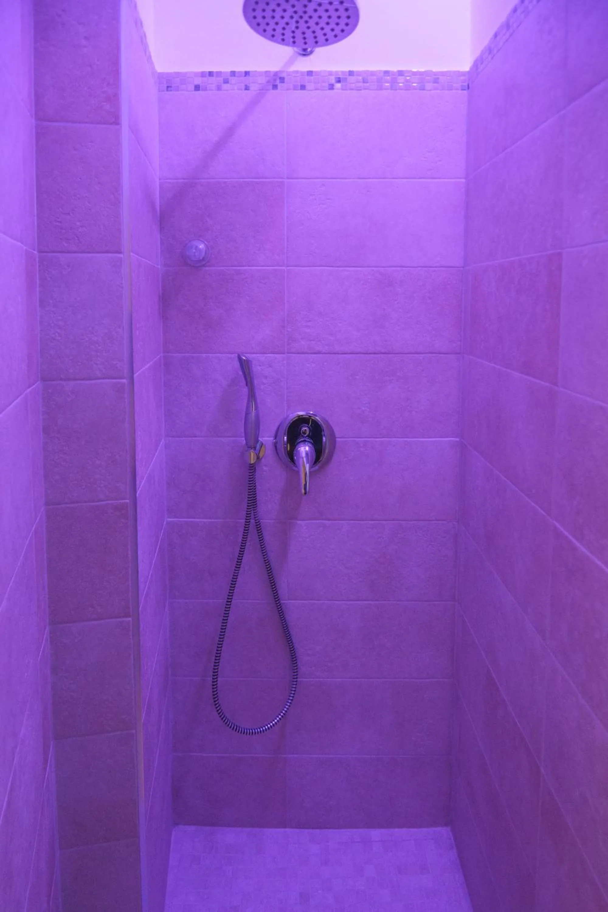 Shower in Graffiti