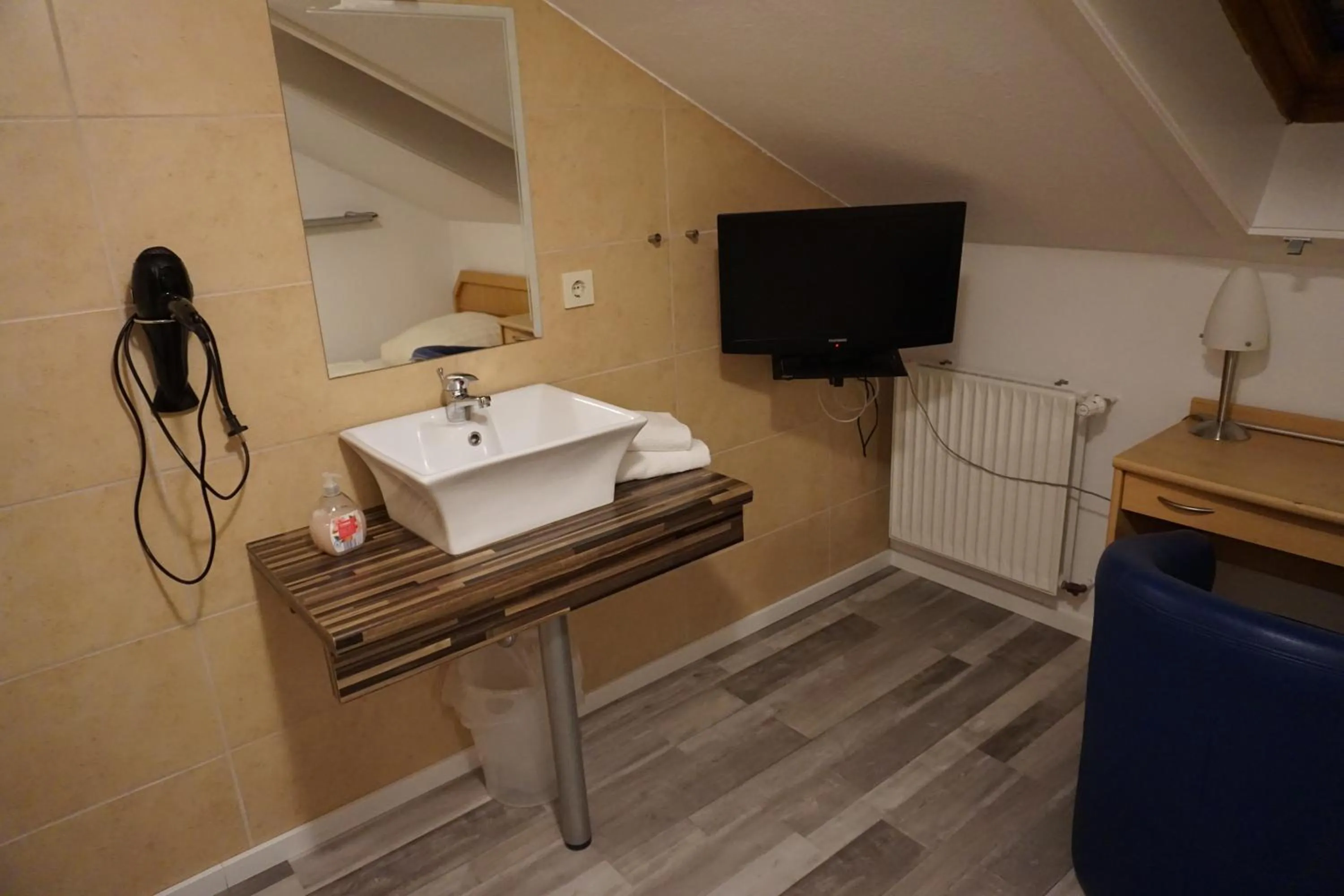 Photo of the whole room in RUTHMANN-Rheinblick GARNI