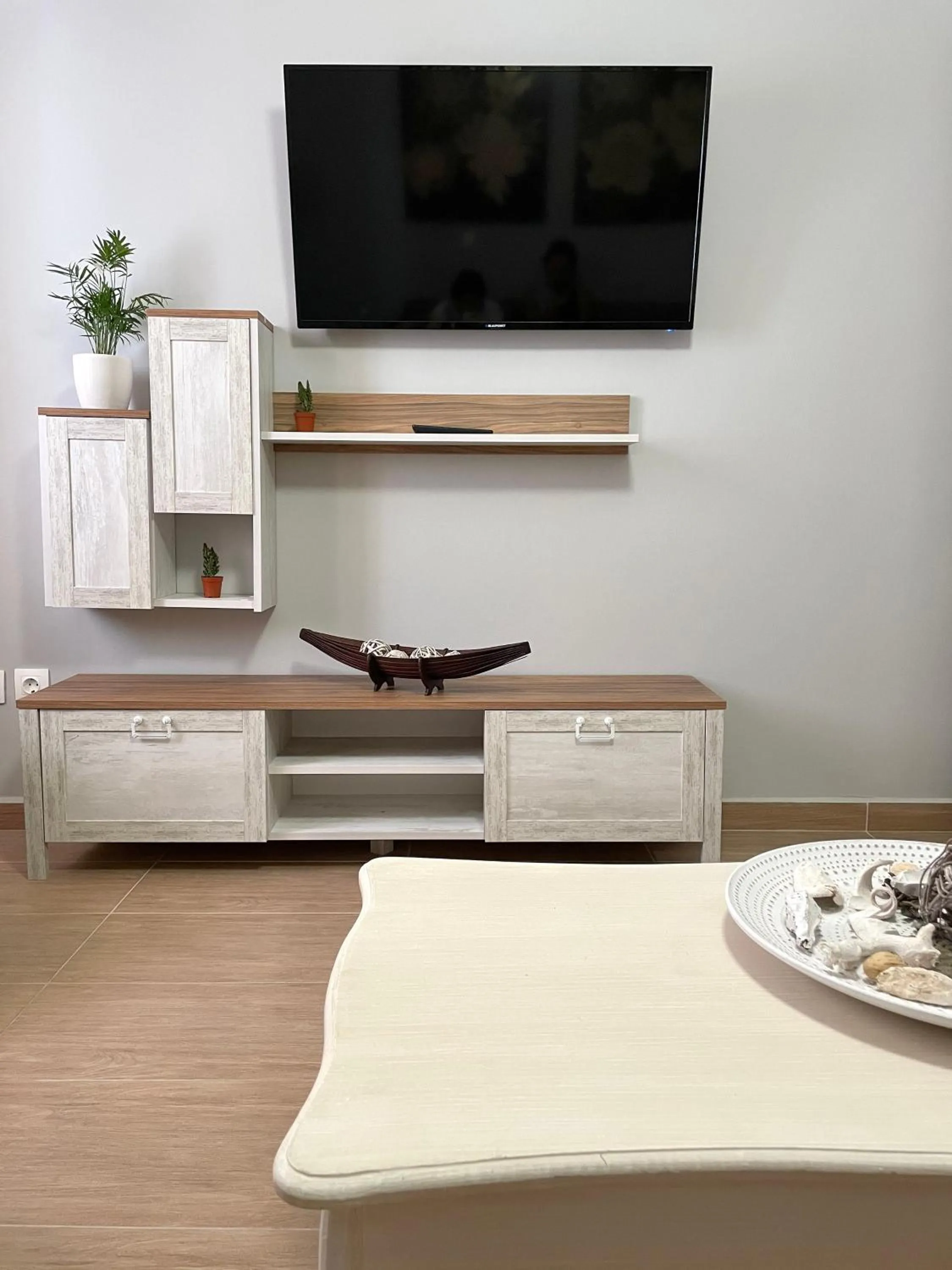 TV and multimedia in Melenia Suites