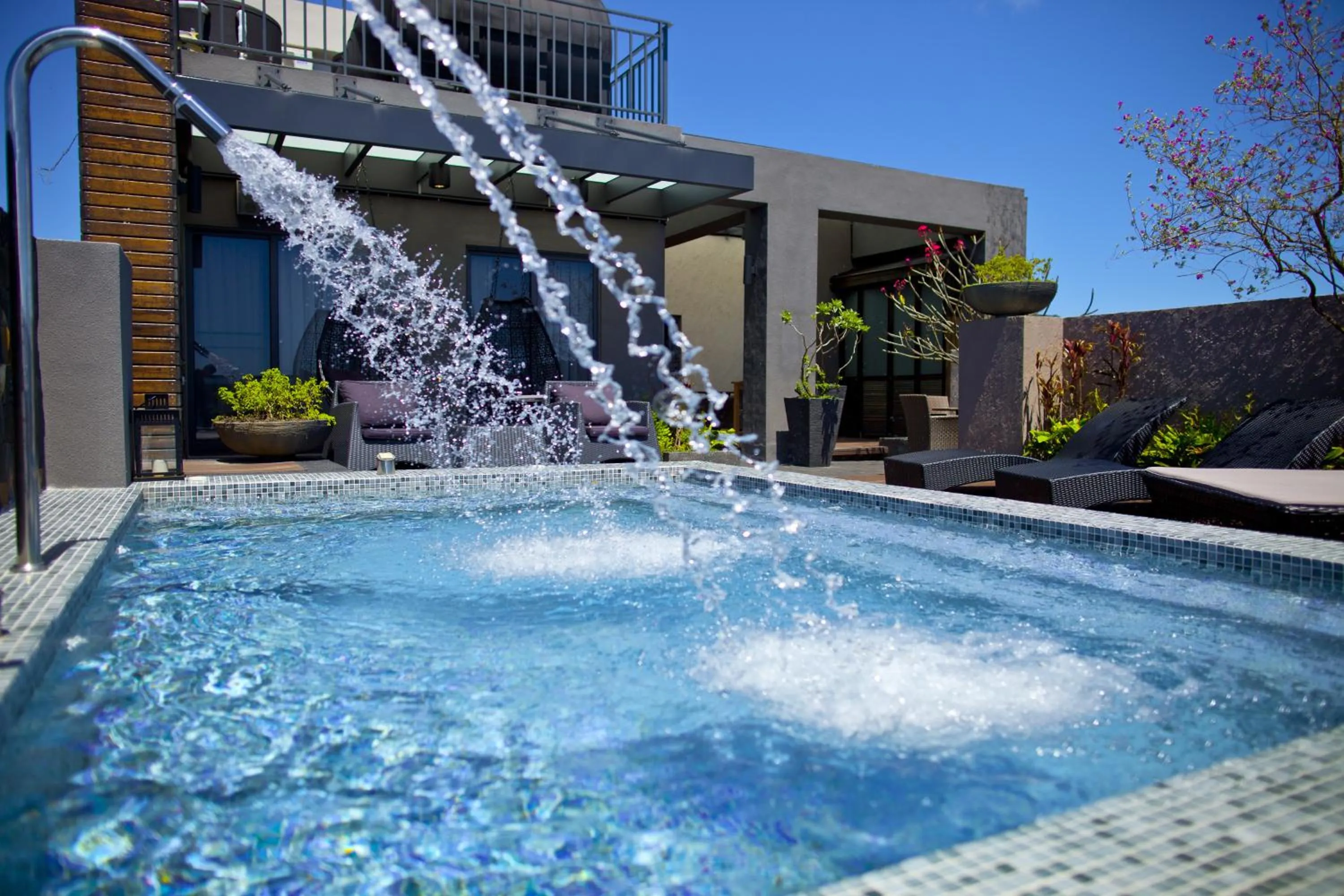 Pool view in Wolken Lodge