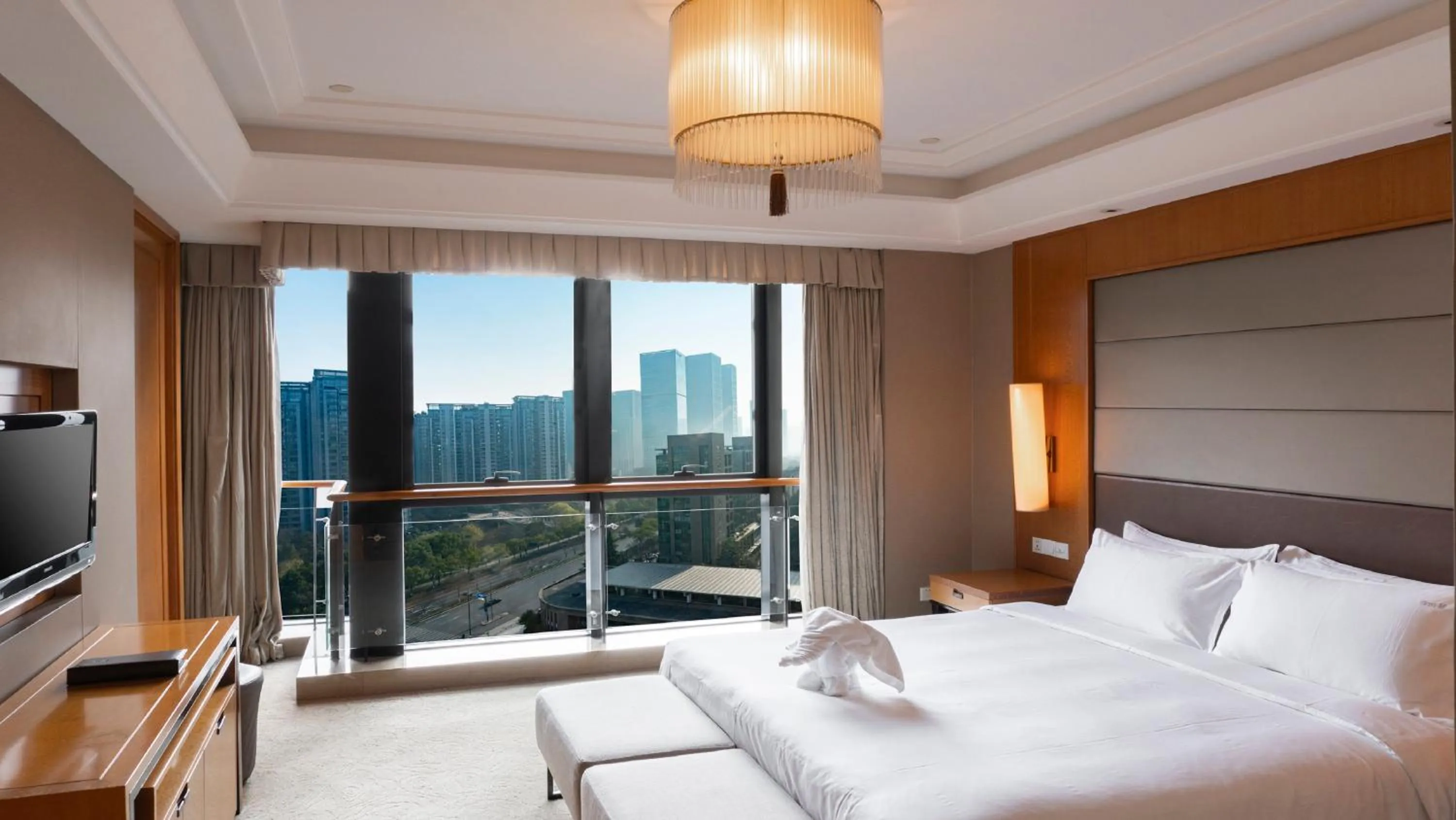 Bedroom in Holiday Inn Hangzhou CBD by IHG