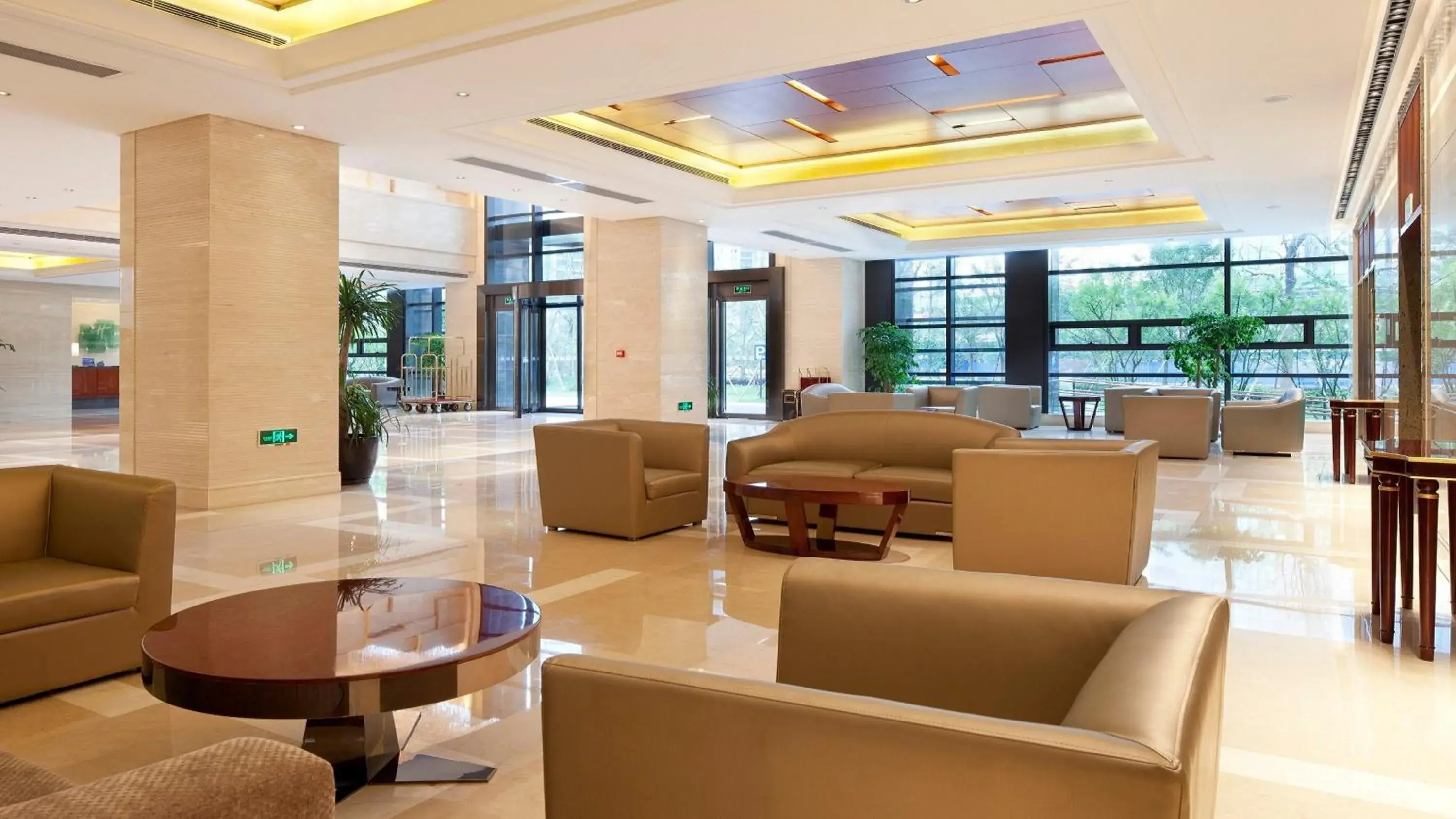 Property building in Holiday Inn Hangzhou CBD by IHG Property building in Holiday Inn Hangzhou CBD by IHG