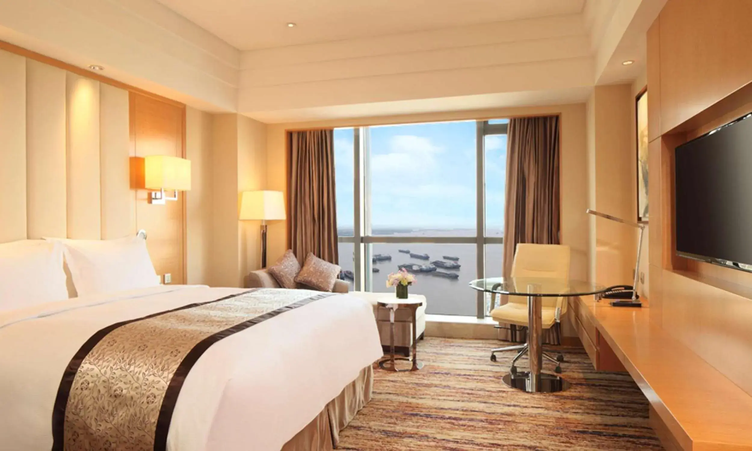 Deluxe King Room with River View in DoubleTree by Hilton Wuhu Deluxe King Room with River View in DoubleTree by Hilton Wuhu