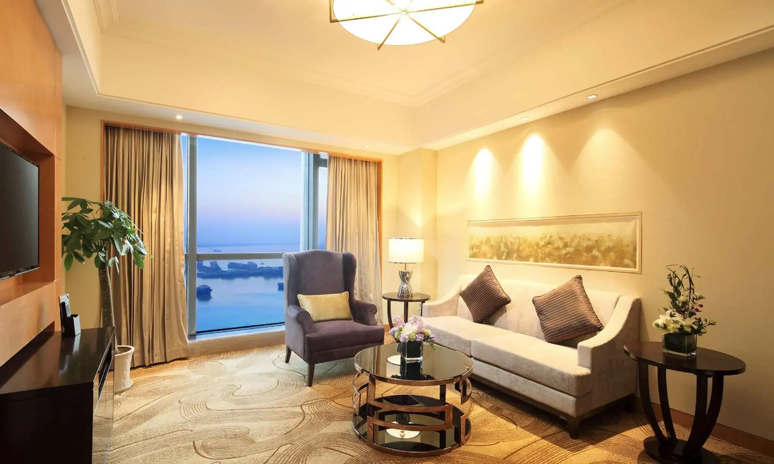 Deluxe One-Bedroom Suite with River View in DoubleTree by Hilton Wuhu Deluxe One-Bedroom Suite with River View in DoubleTree by Hilton Wuhu