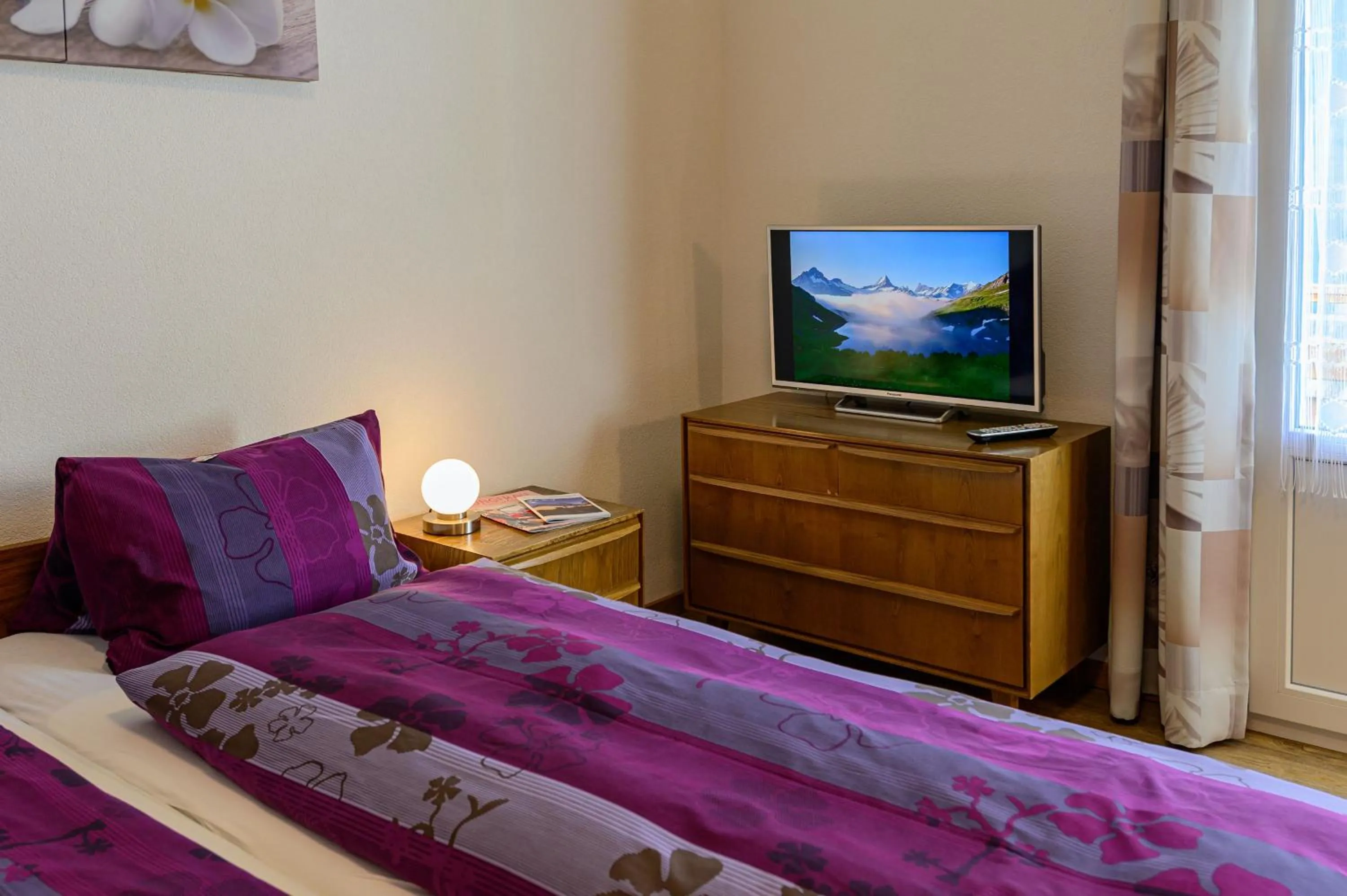 TV and multimedia, Bed in Hotel Bel-Air Eden