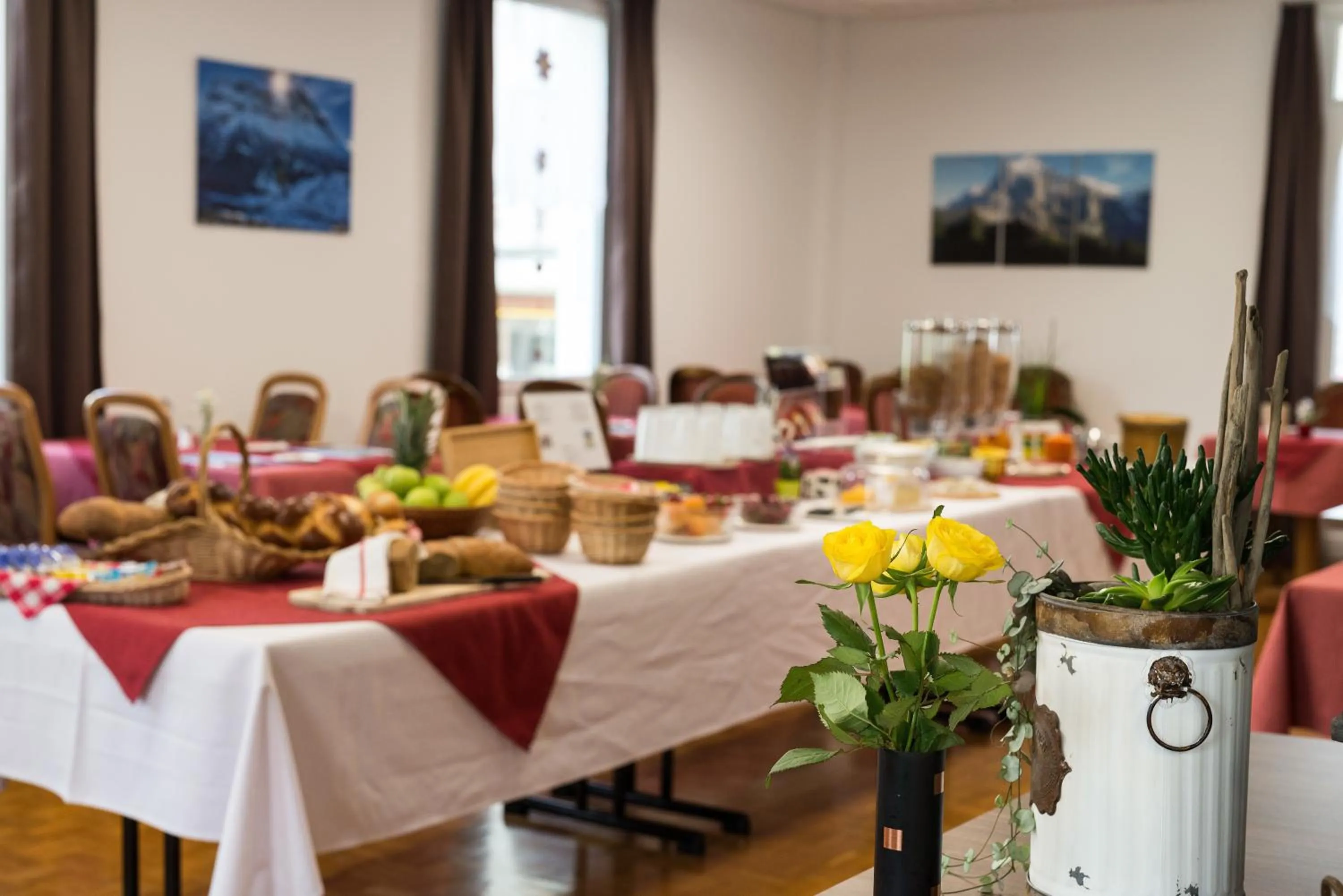 Restaurant/places to eat in Hotel Bel-Air Eden