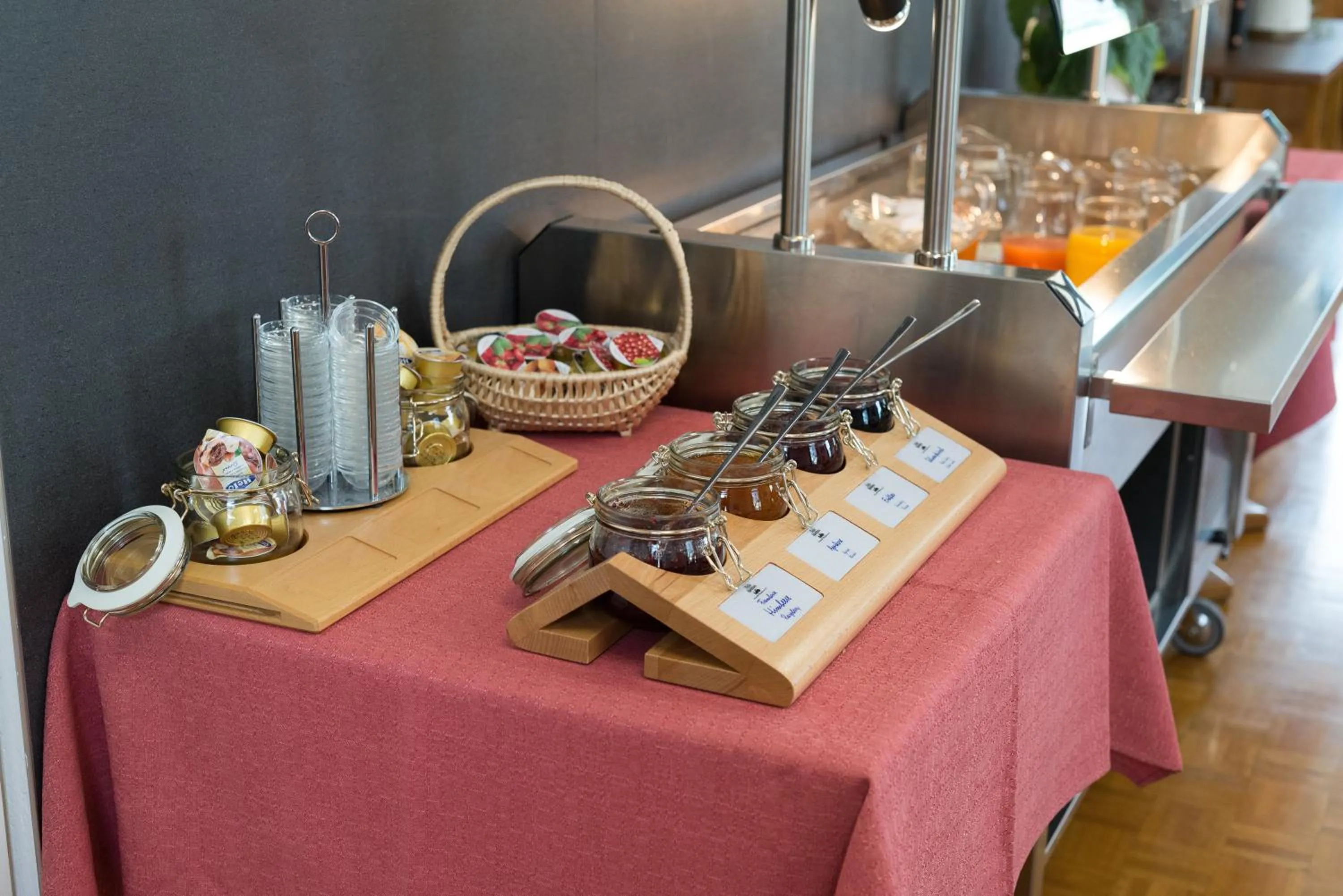 Restaurant/places to eat in Hotel Bel-Air Eden