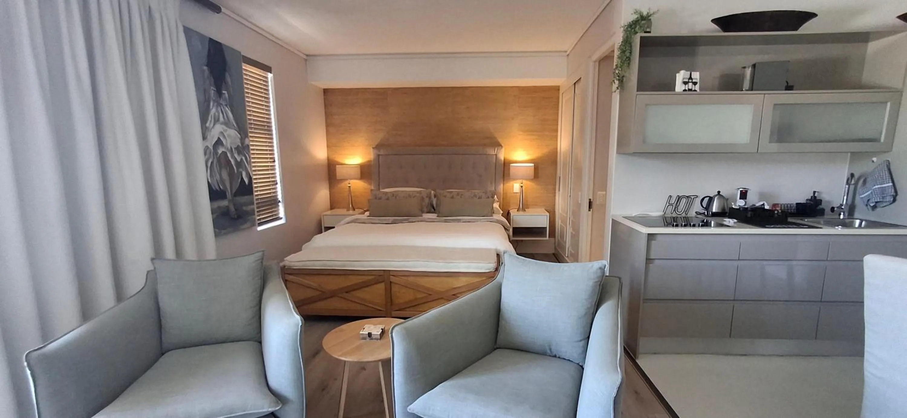 Photo of the whole room, Bed in The Gallery on Gray