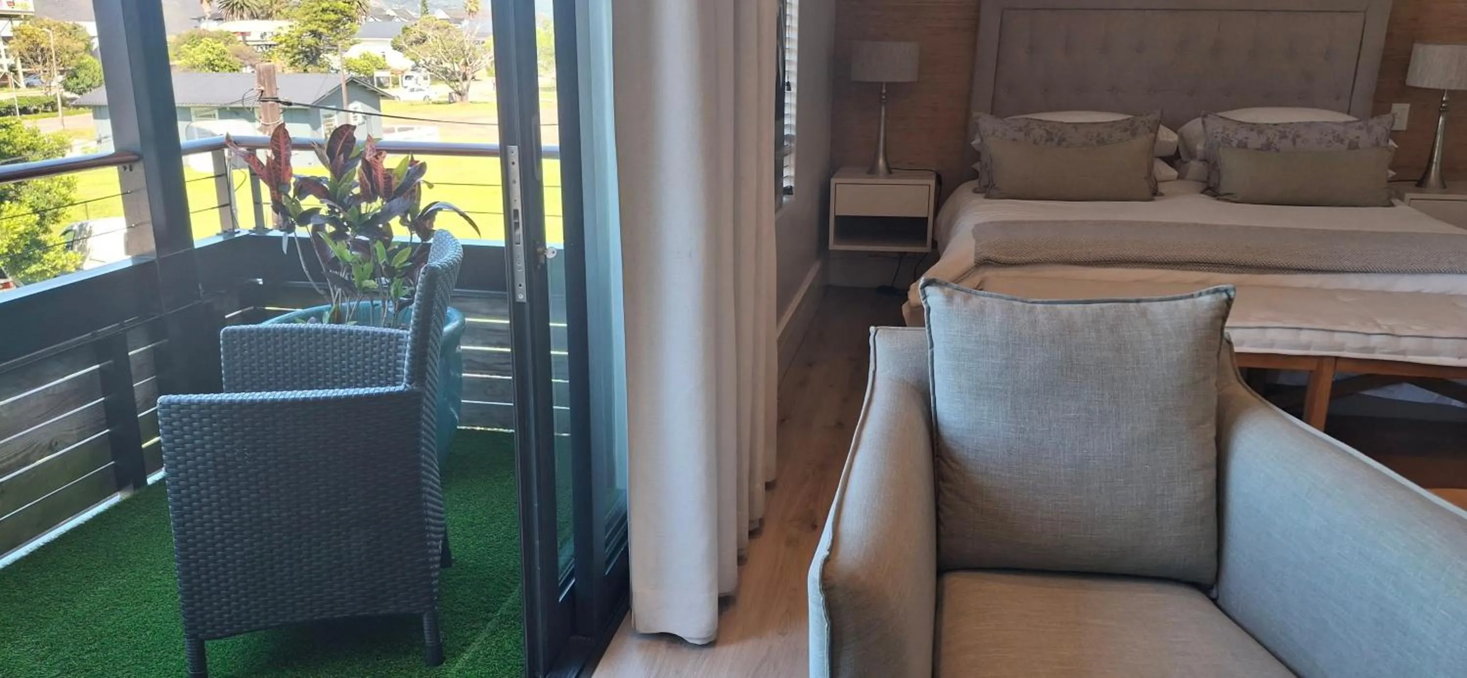 Balcony/Terrace, Bed in The Gallery on Gray