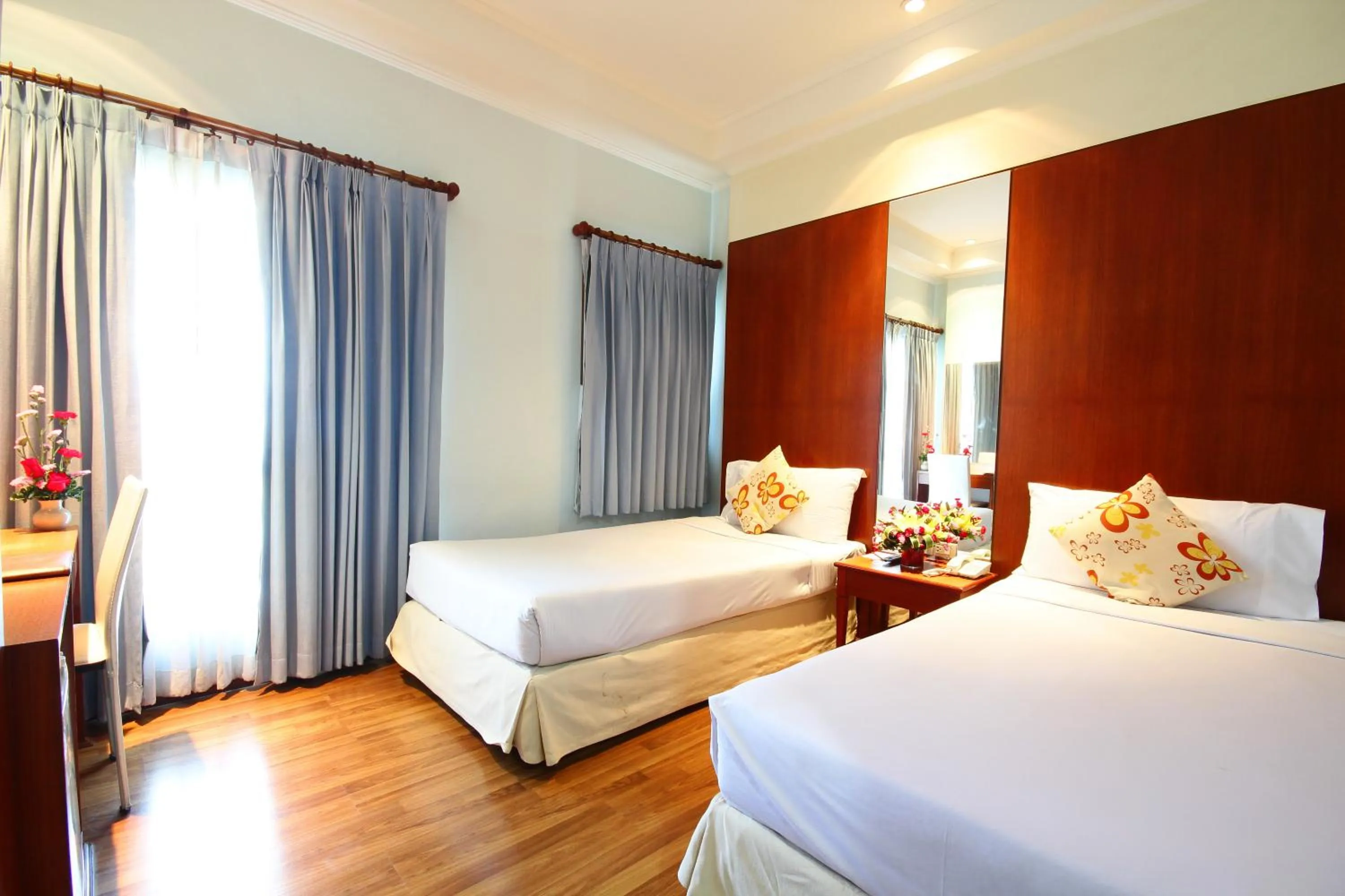 Photo of the whole room, Bed in Calypzo Bangkok