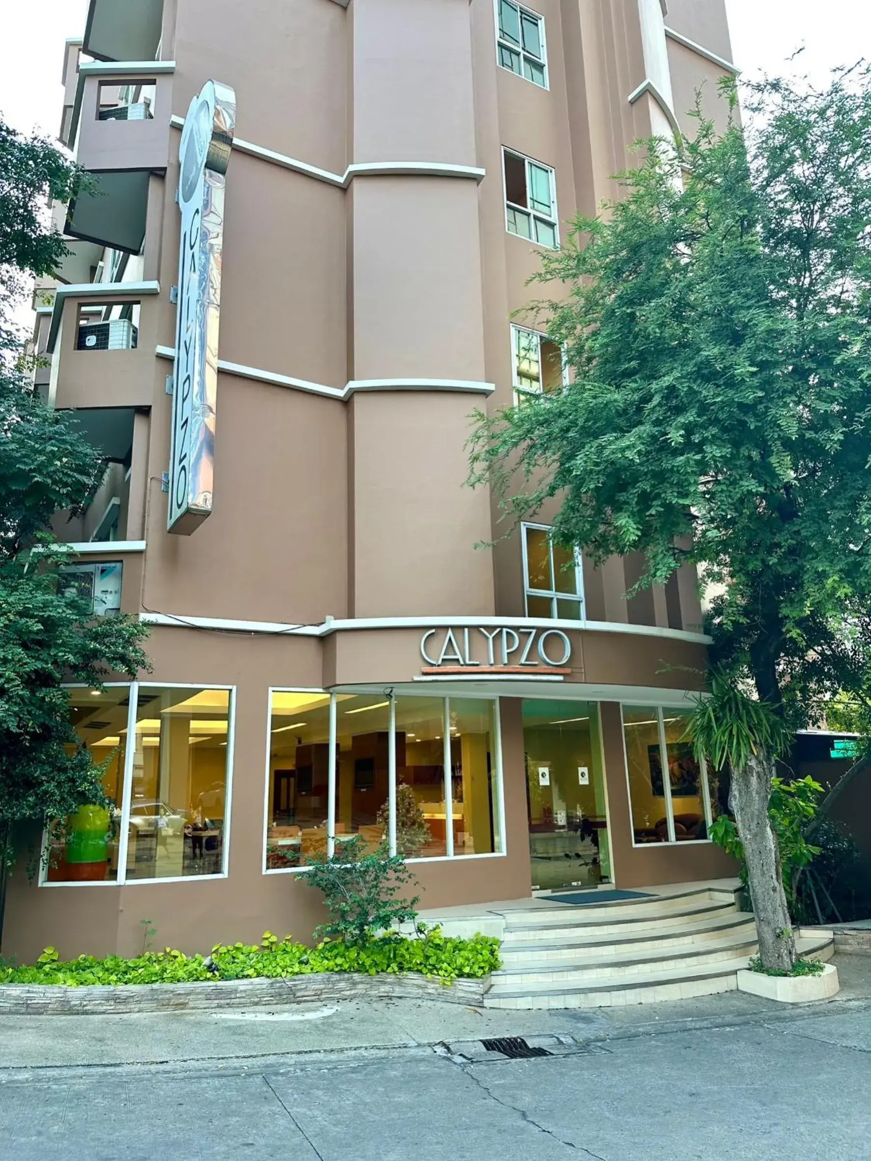 Property building in Calypzo Bangkok Property building in Calypzo Bangkok