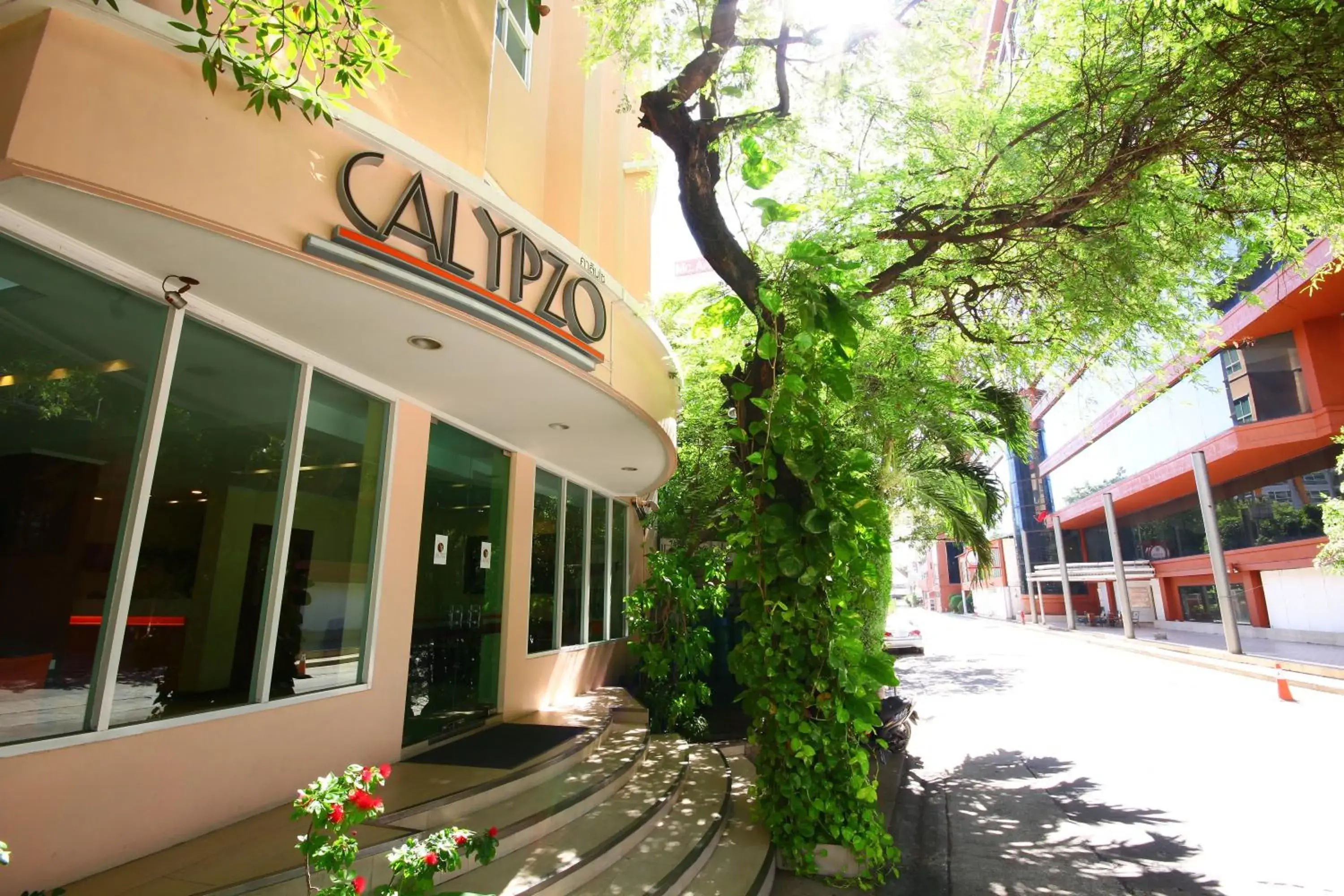 Facade/entrance in Calypzo Bangkok Facade/entrance in Calypzo Bangkok