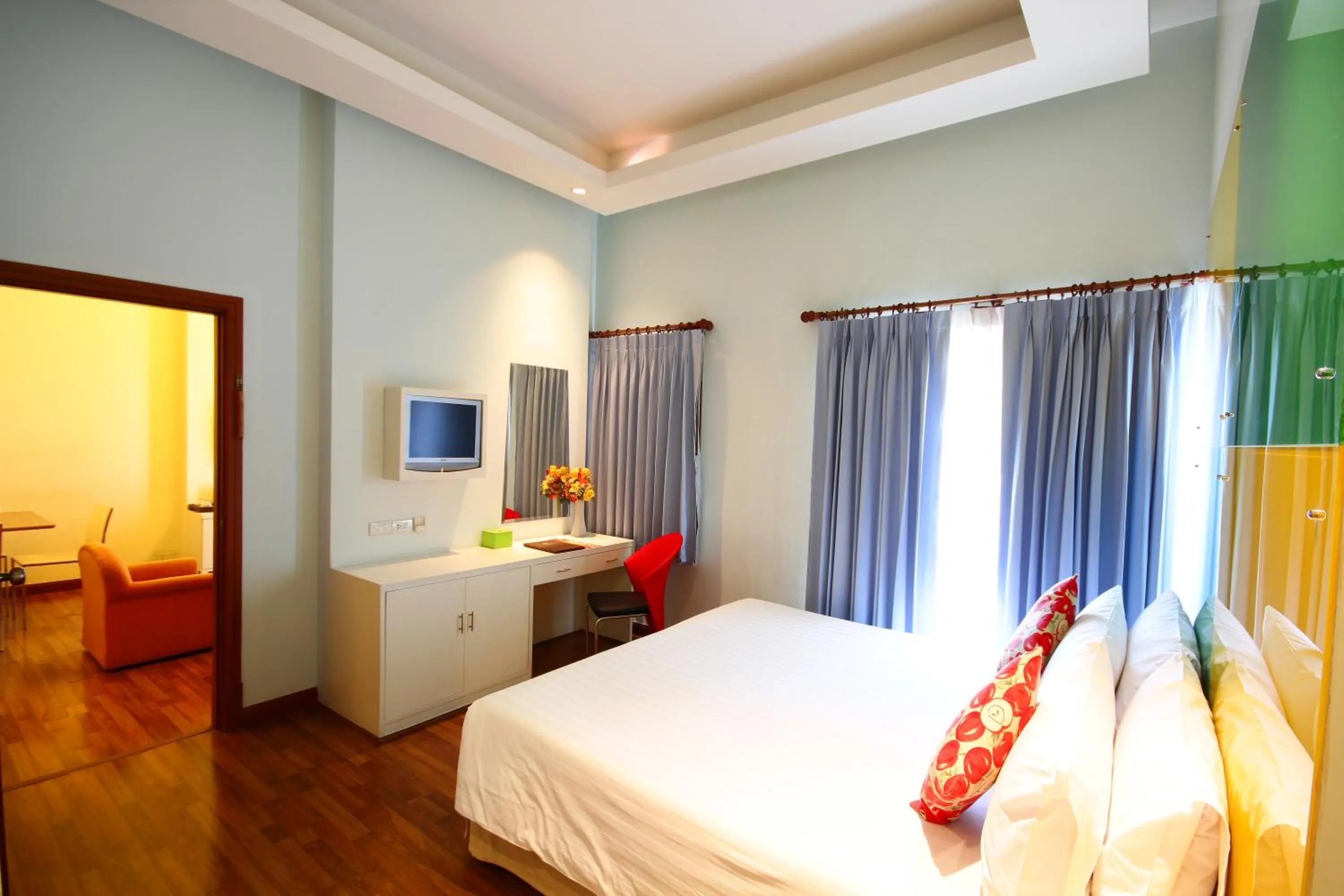 Photo of the whole room, Bed in Calypzo Bangkok