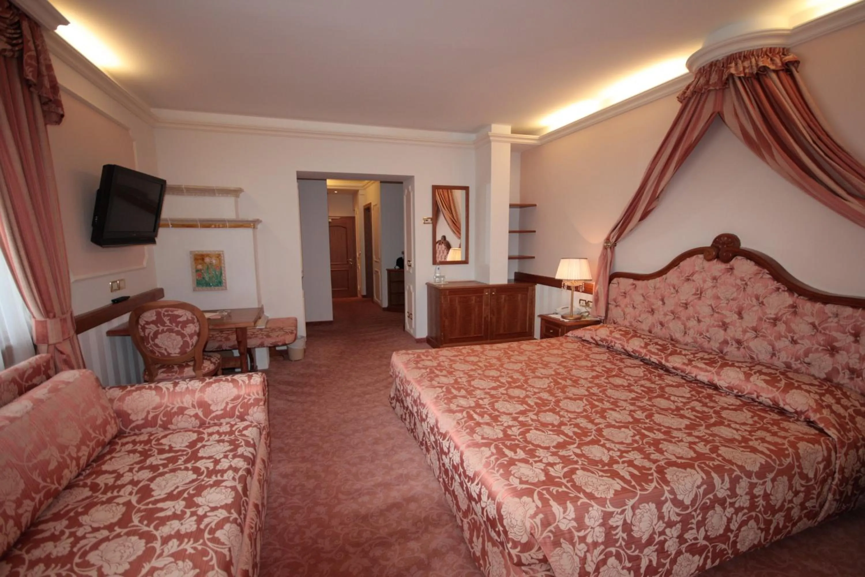 Photo of the whole room, Bed in Hotel Lorenzetti