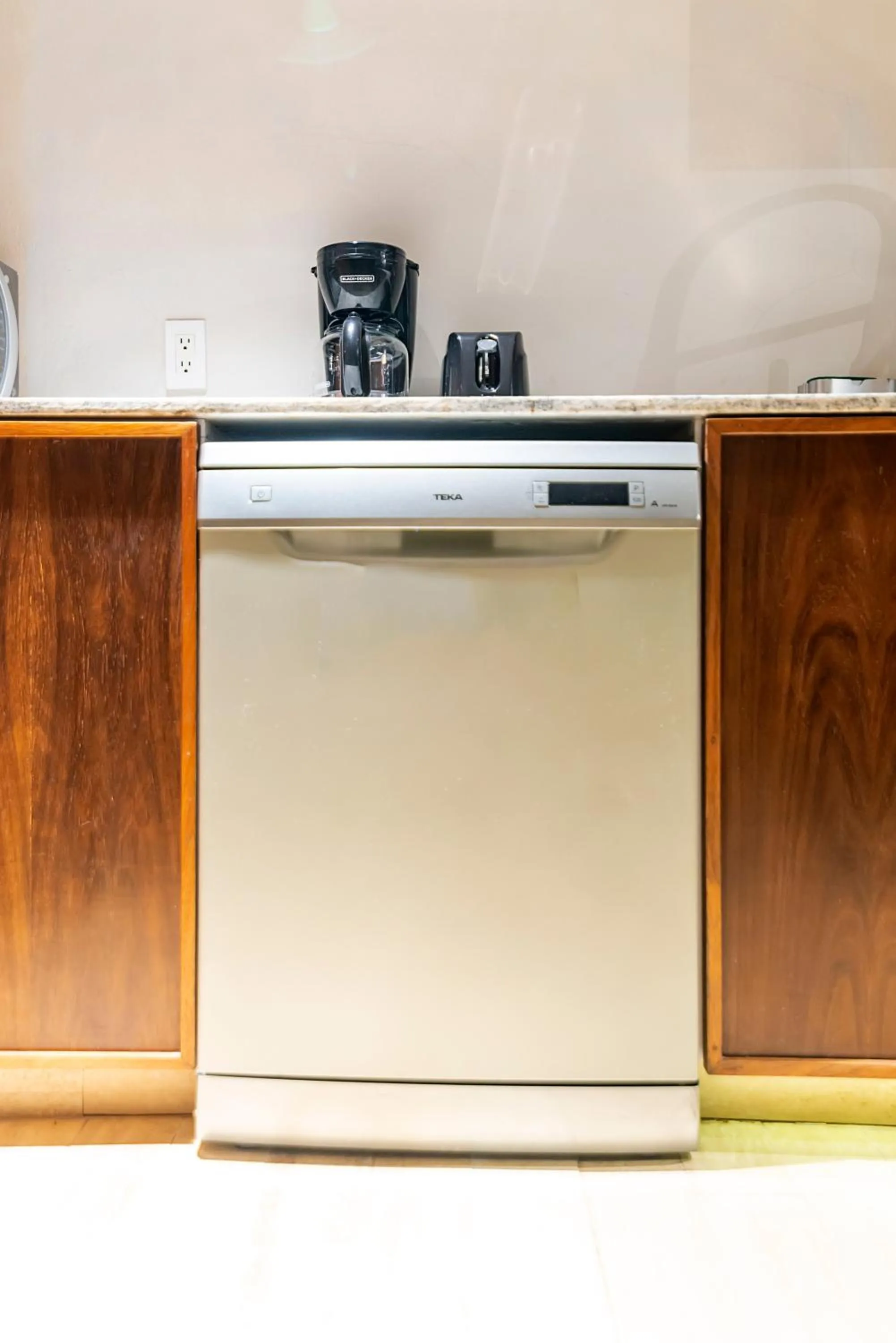 dishwasher in 307 Amazing jungle view apartment.