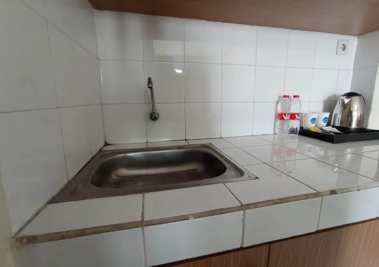 Kitchen or kitchenette in X-pressbedroom Mutiara-Bekasi