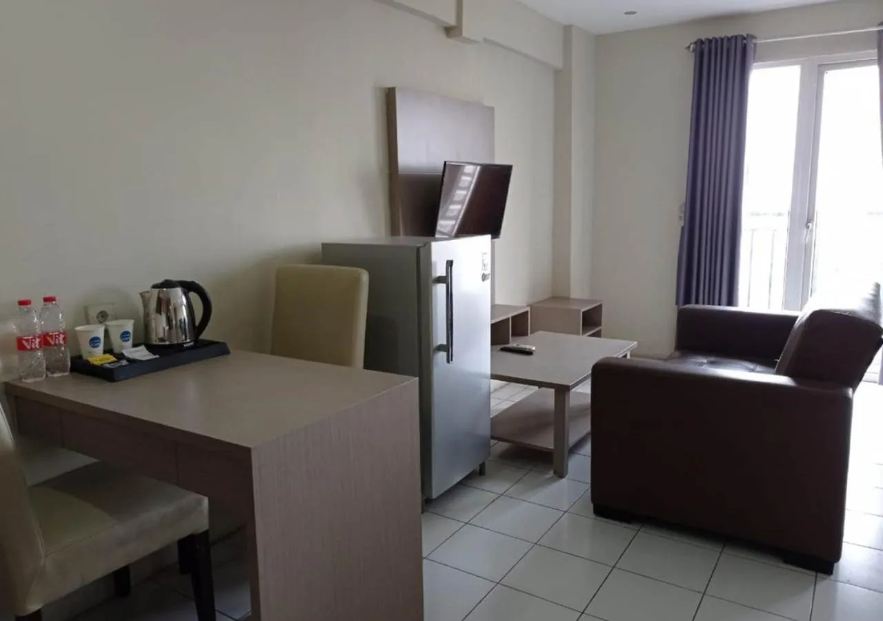 TV and multimedia in X-pressbedroom Mutiara-Bekasi