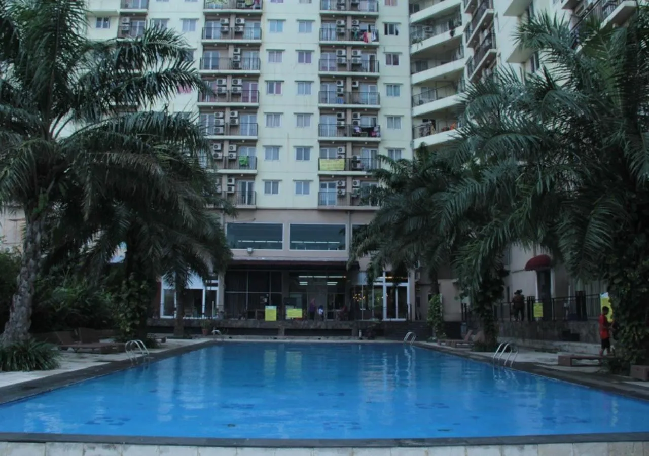 Swimming pool in X-pressbedroom Mutiara-Bekasi