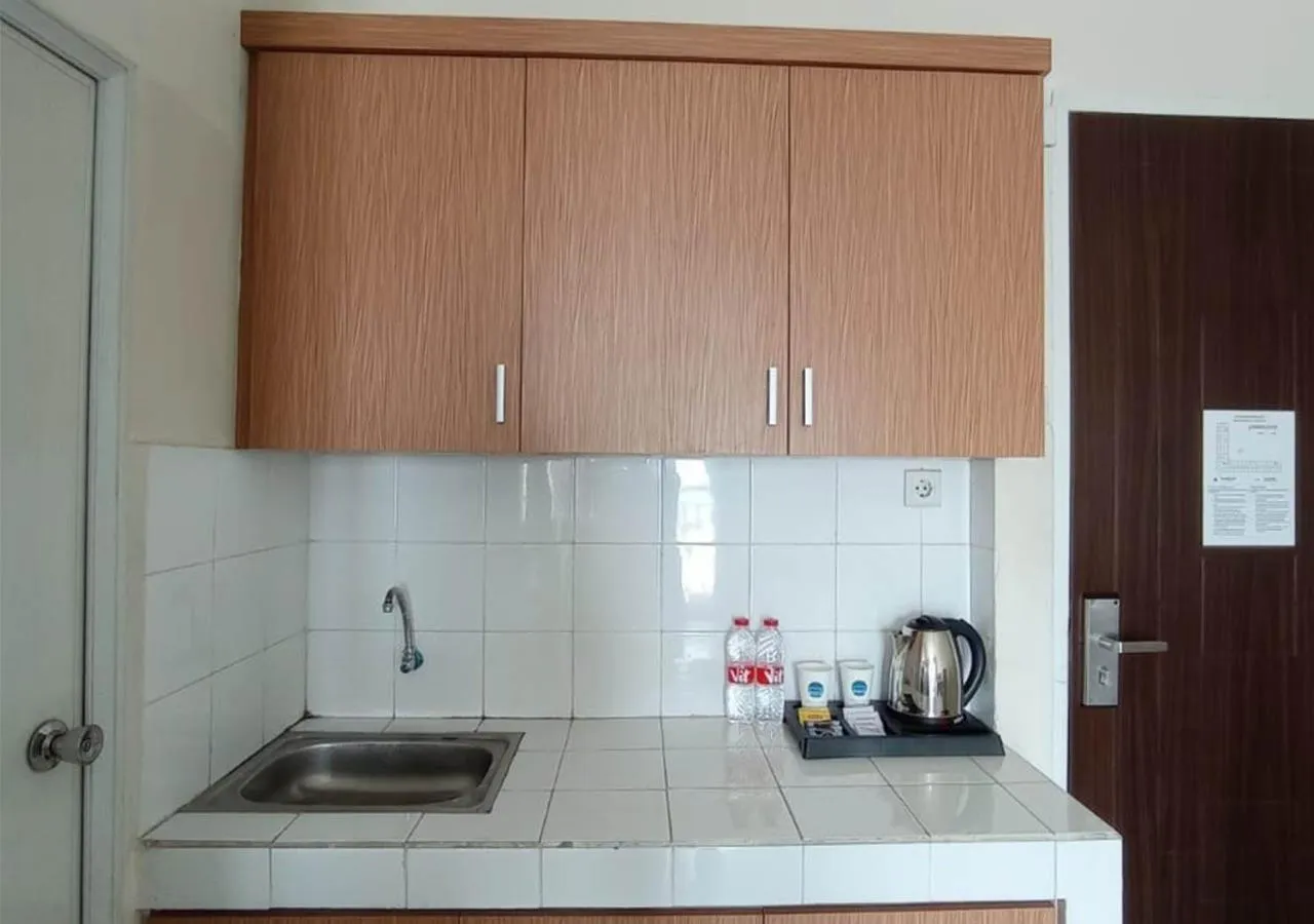 Coffee/tea facilities in X-pressbedroom Mutiara-Bekasi