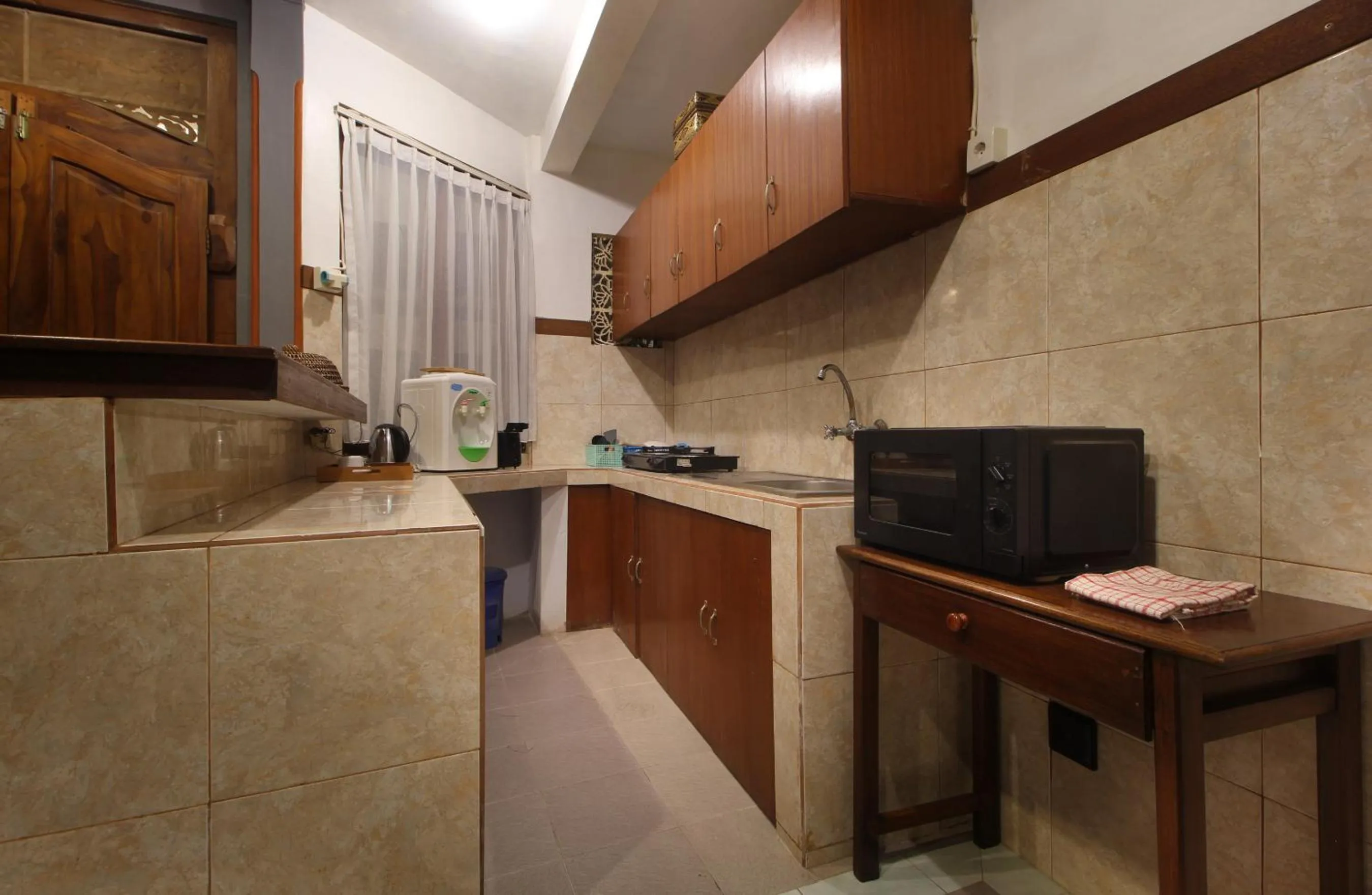 Kitchen or kitchenette in Hotel Jati Sanur