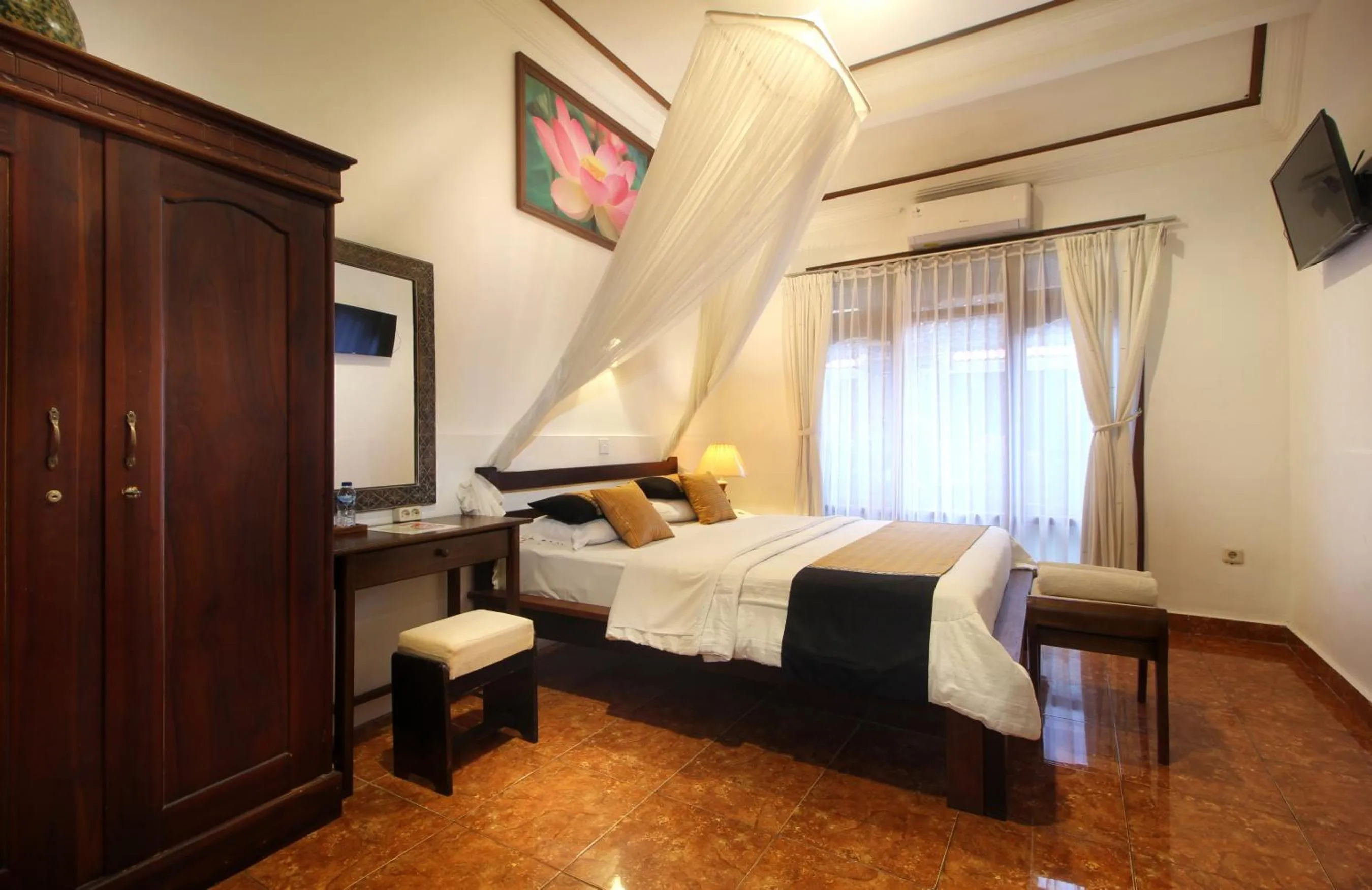 Bed in Hotel Jati Sanur