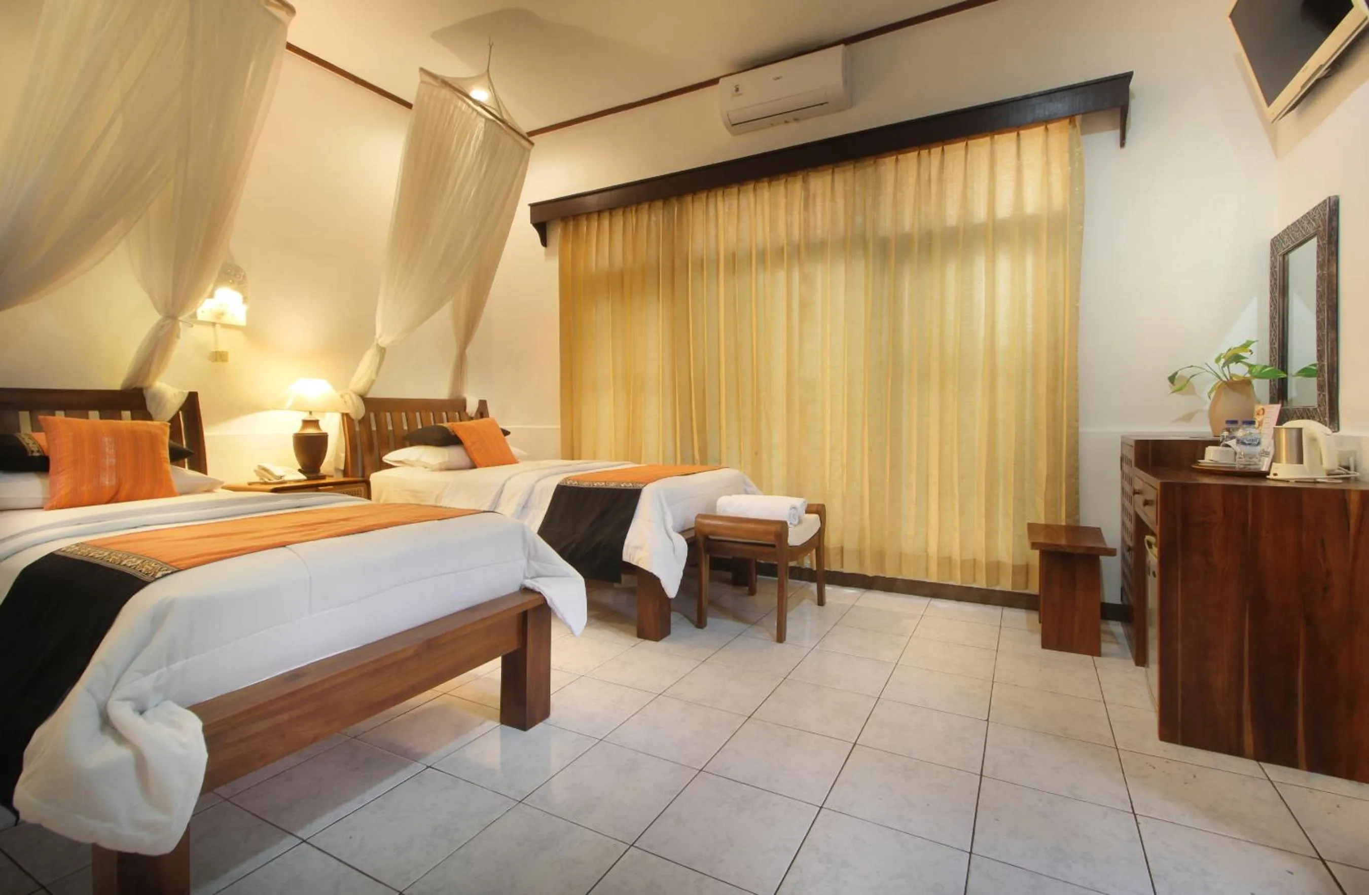 Bedroom, Bed in Hotel Jati Sanur