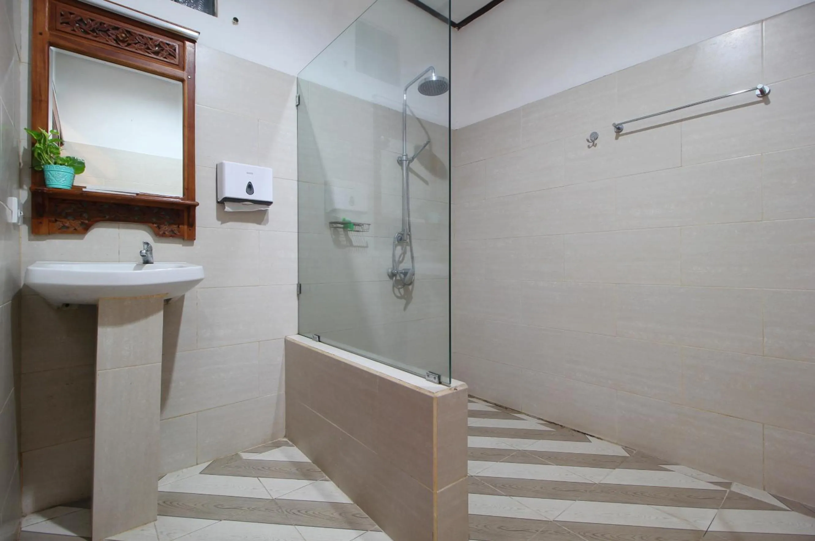 Shower in Hotel Jati Sanur