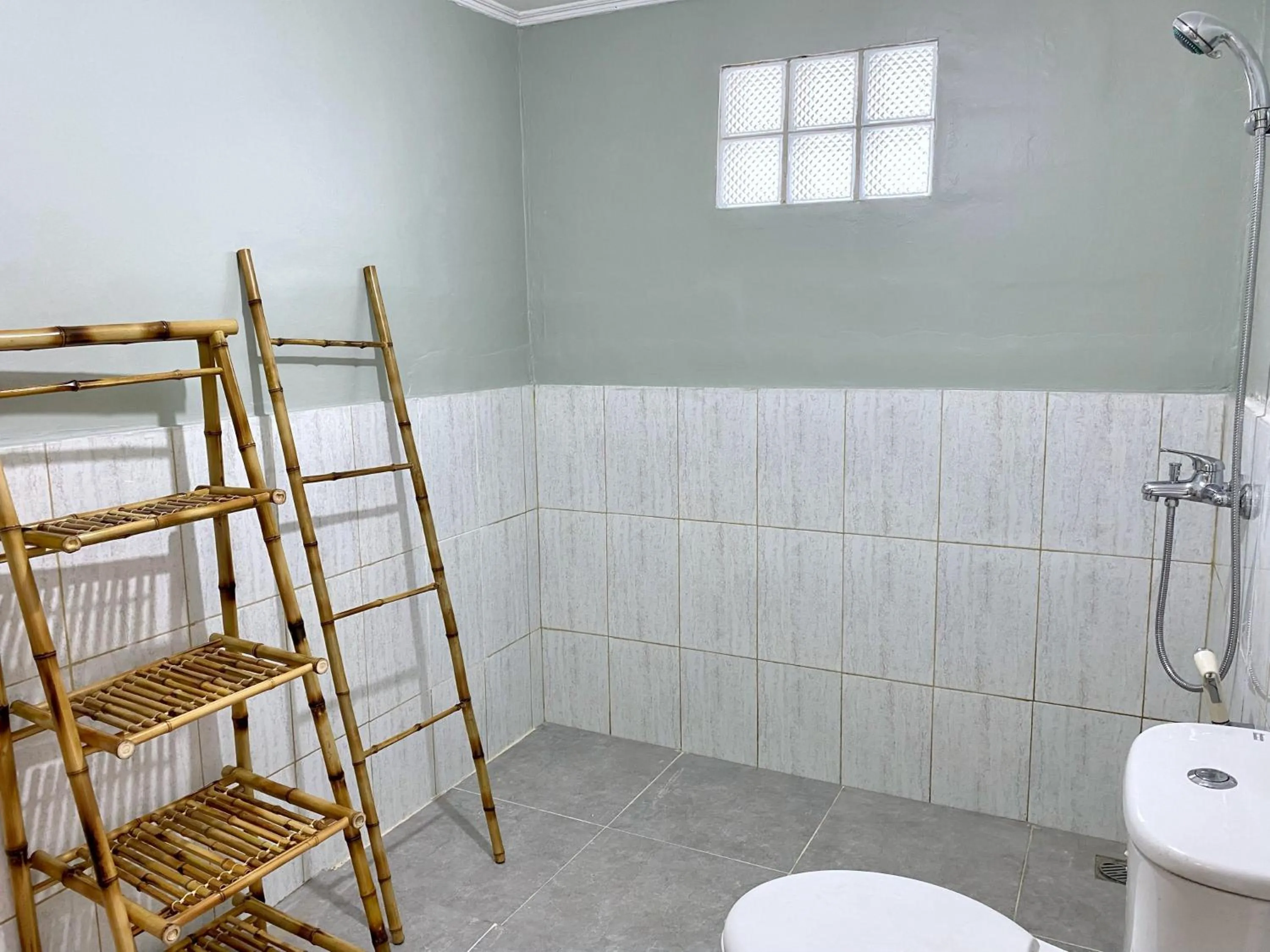 Toilet in Alinson Sunset Hill