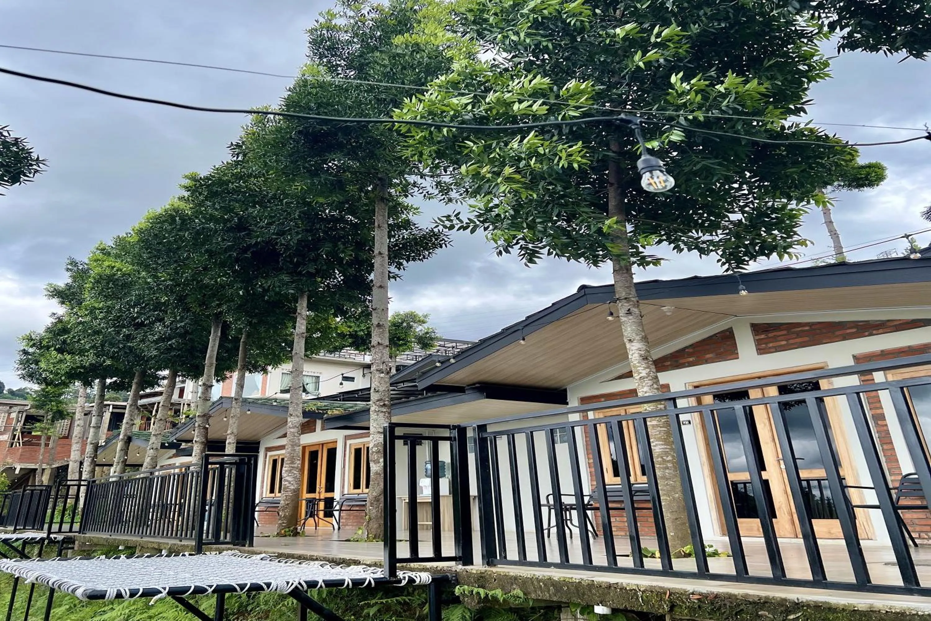 Property building in Alinson Sunset Hill