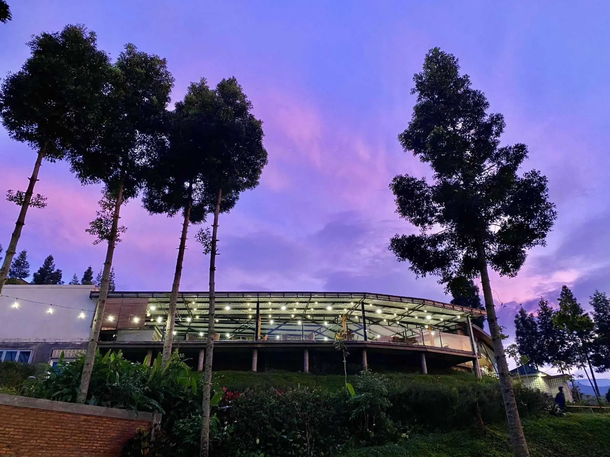 Property building in Alinson Sunset Hill Property building in Alinson Sunset Hill