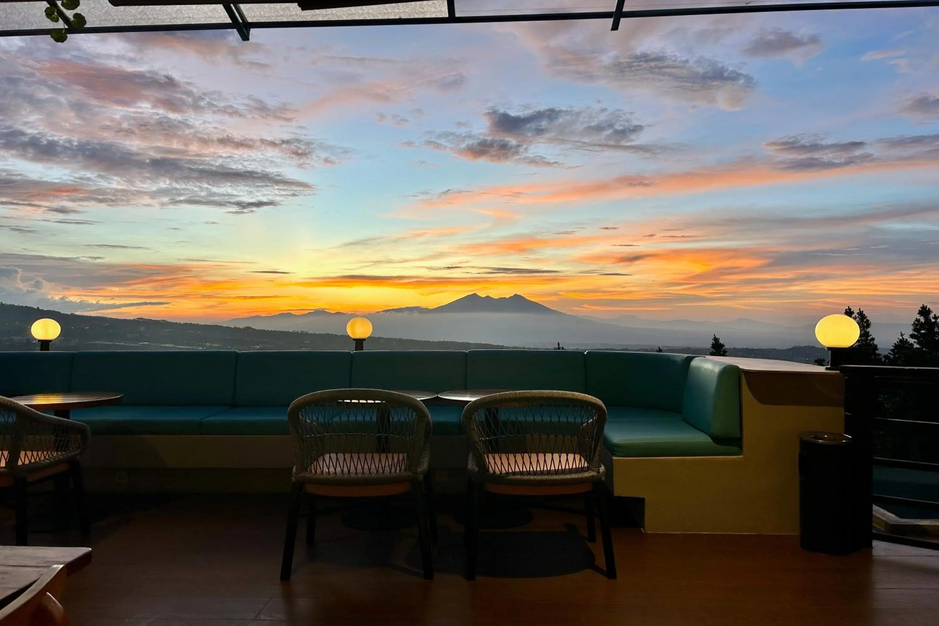 Restaurant/places to eat in Alinson Sunset Hill