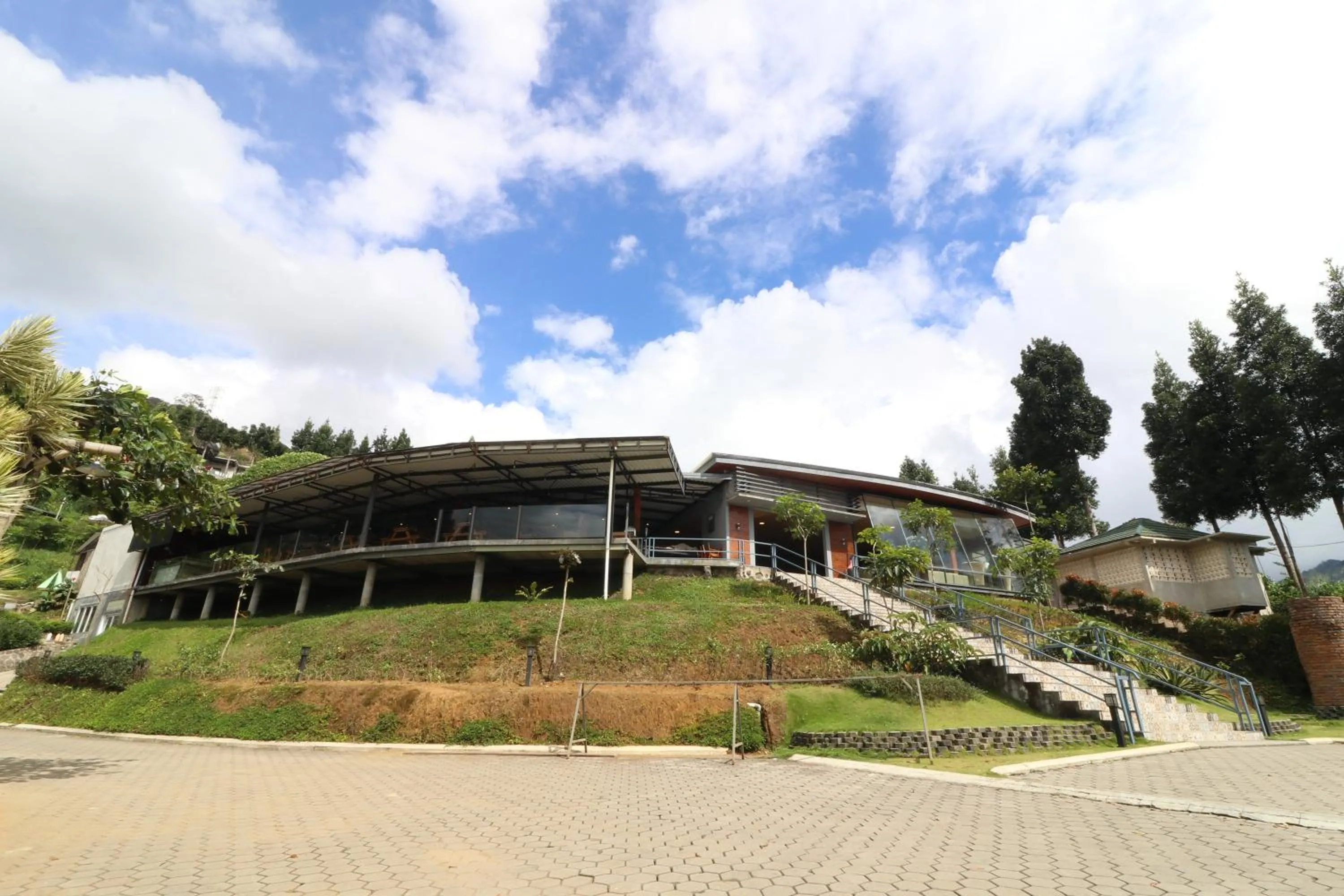 Property building in Alinson Sunset Hill