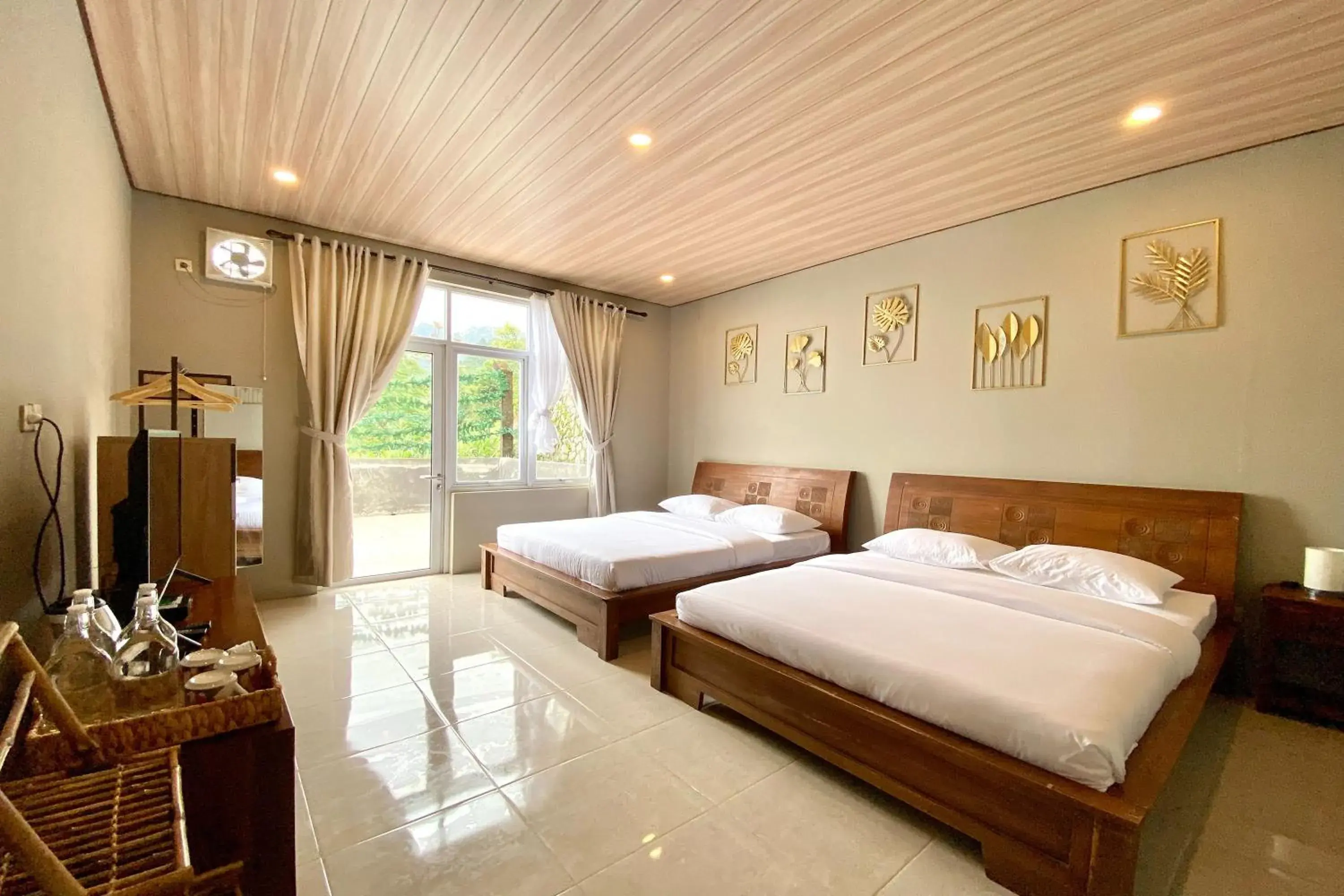 Twin Room with Balcony in Alinson Sunset Hill Twin Room with Balcony in Alinson Sunset Hill