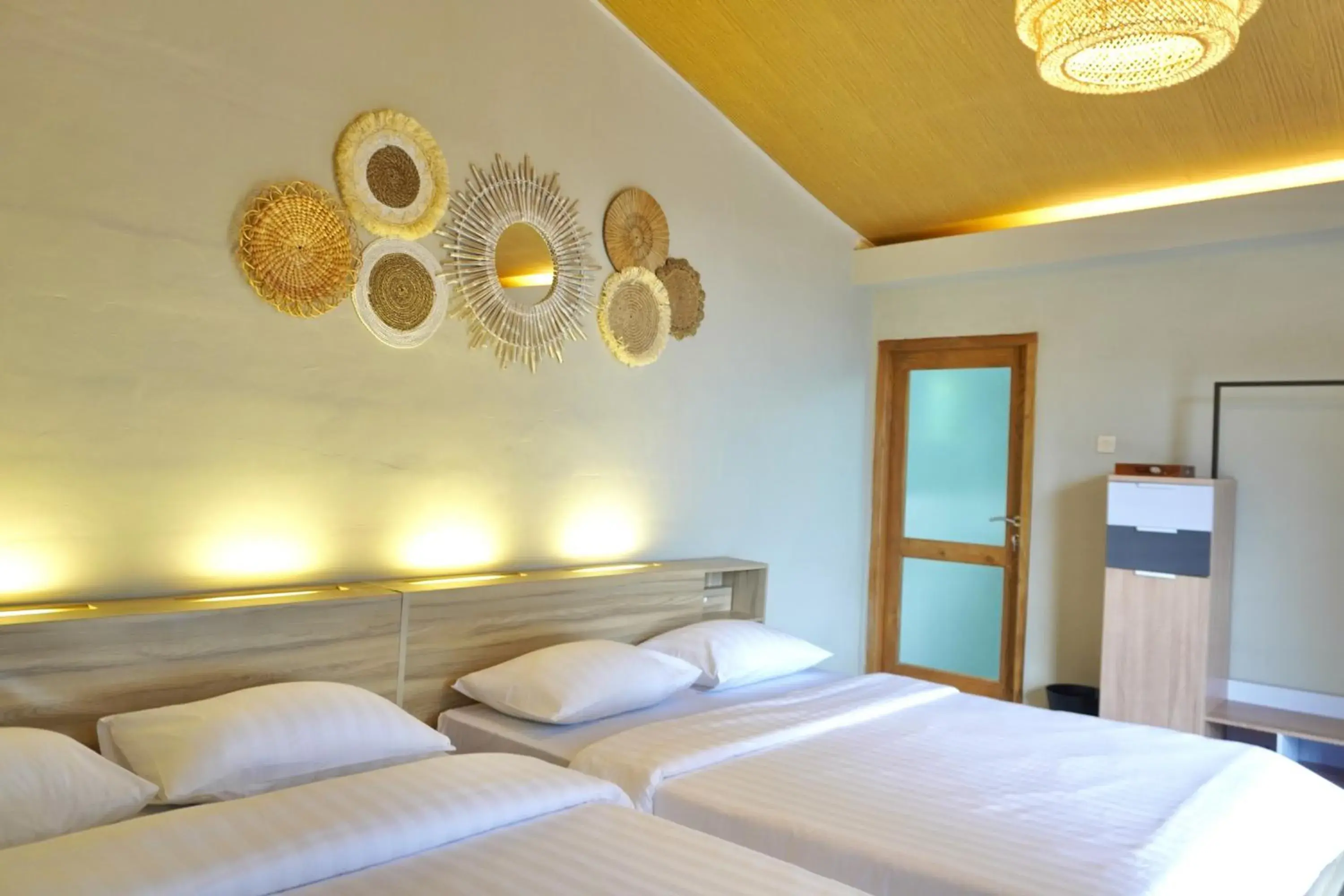 Family Room in Alinson Sunset Hill Family Room in Alinson Sunset Hill