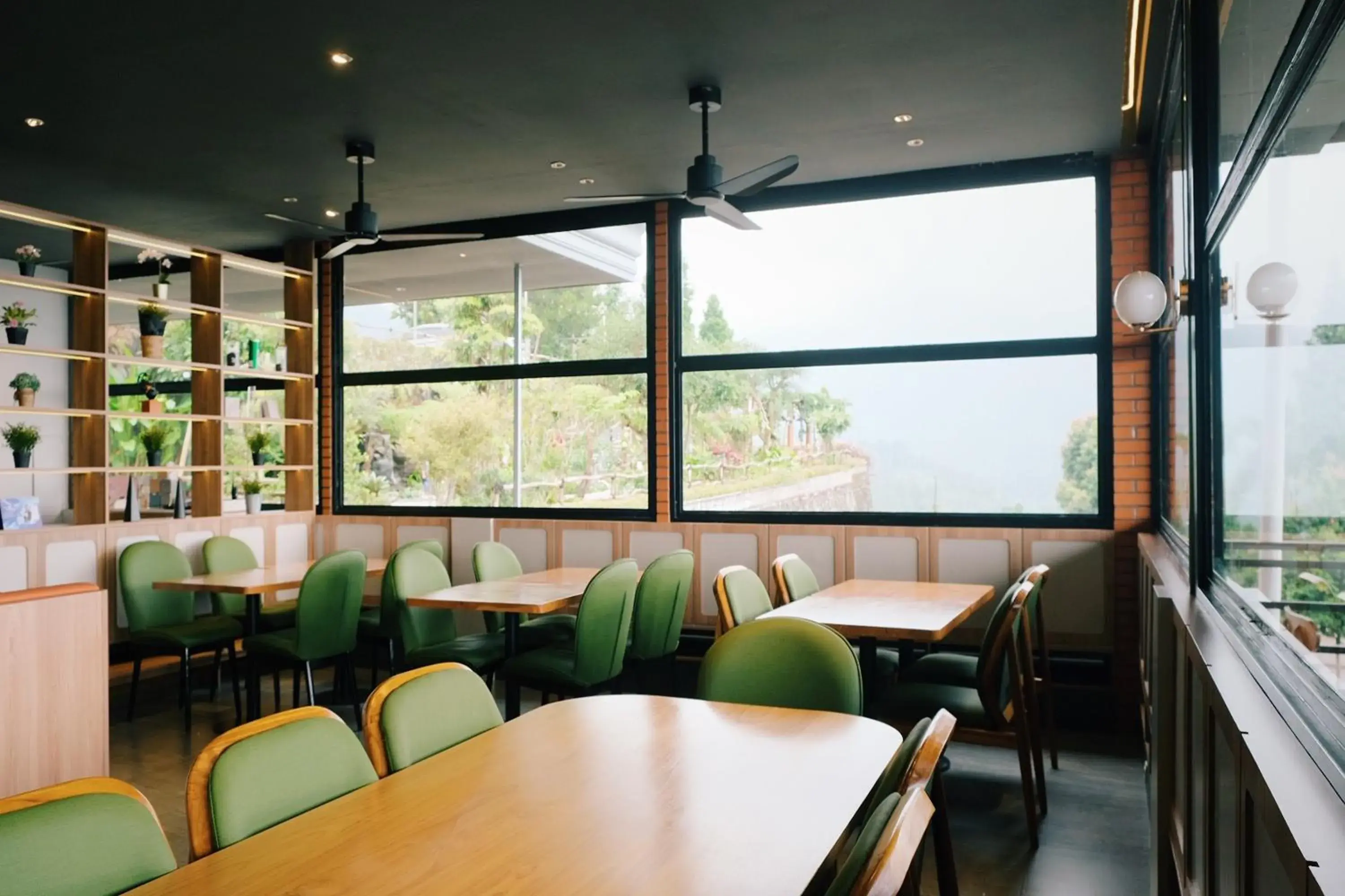 Restaurant/places to eat in Alinson Sunset Hill Restaurant/places to eat in Alinson Sunset Hill