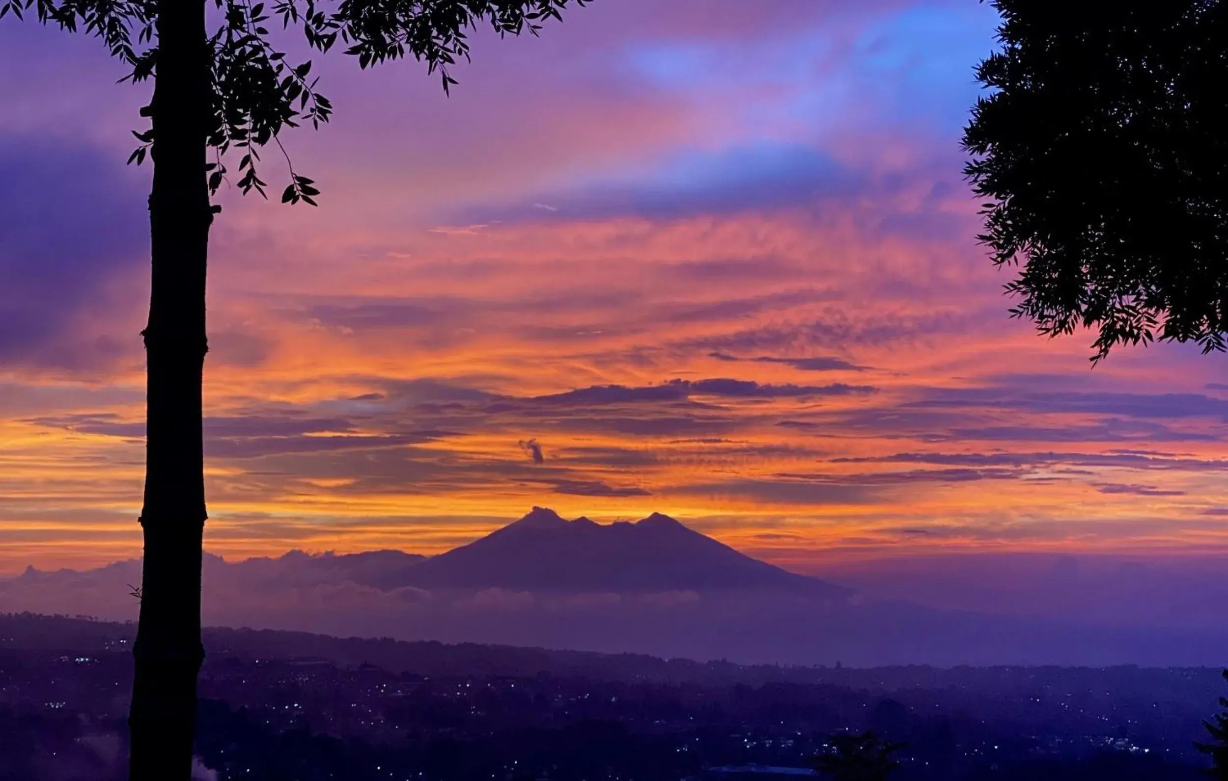 Mountain view in Alinson Sunset Hill Mountain view in Alinson Sunset Hill