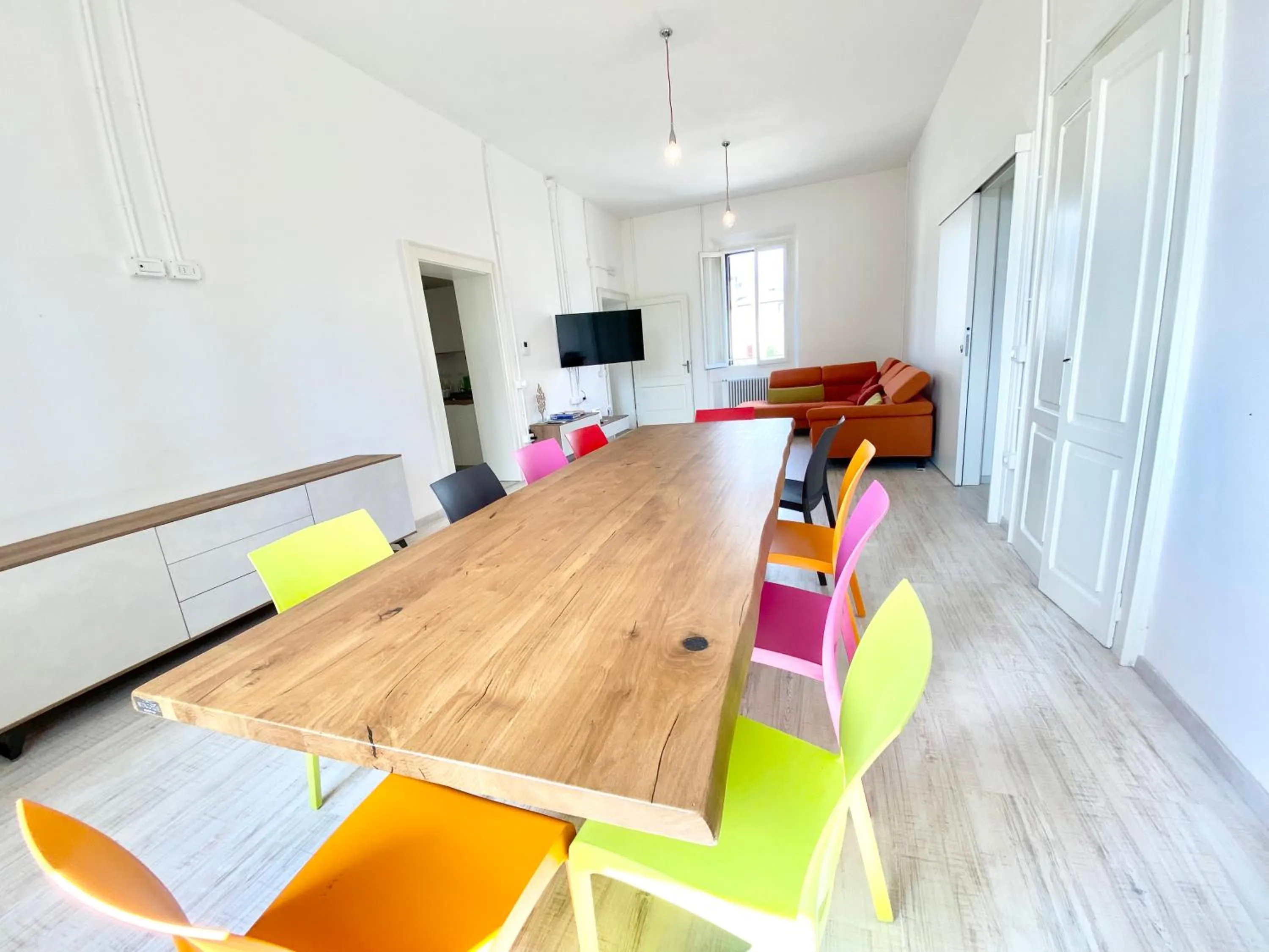 Dining area in BRIBANO HOSTEL & bike sharing-workers and tourists hospitality