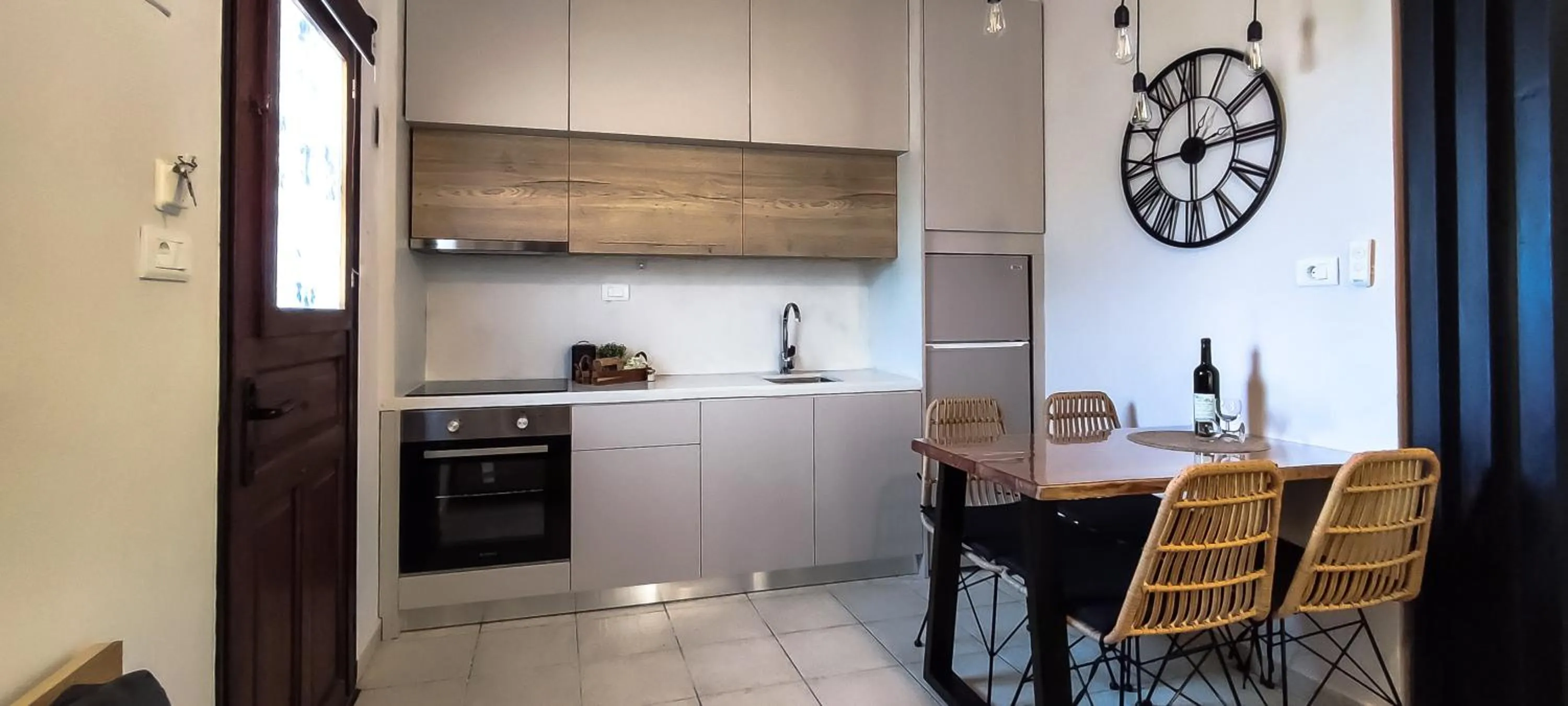 Dining area in Niki Apartments