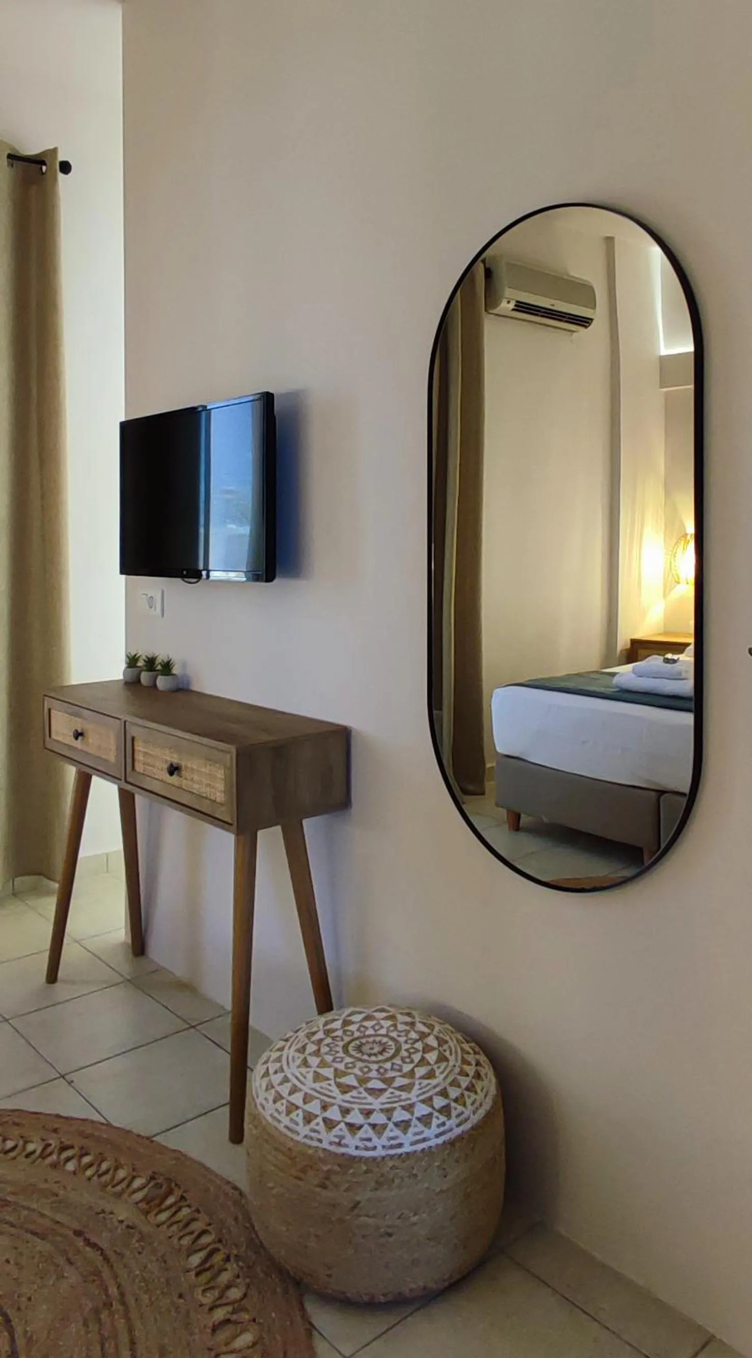 TV and multimedia in Niki Apartments