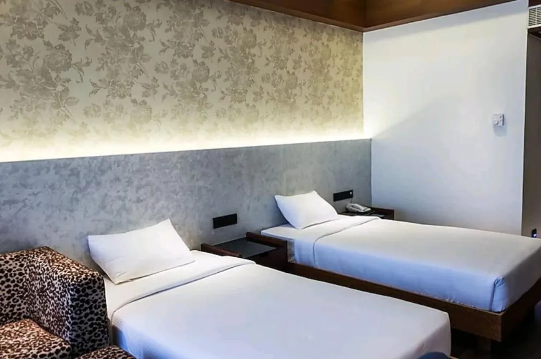 Bedroom, Bed in Diana Heights Luxury Hotel