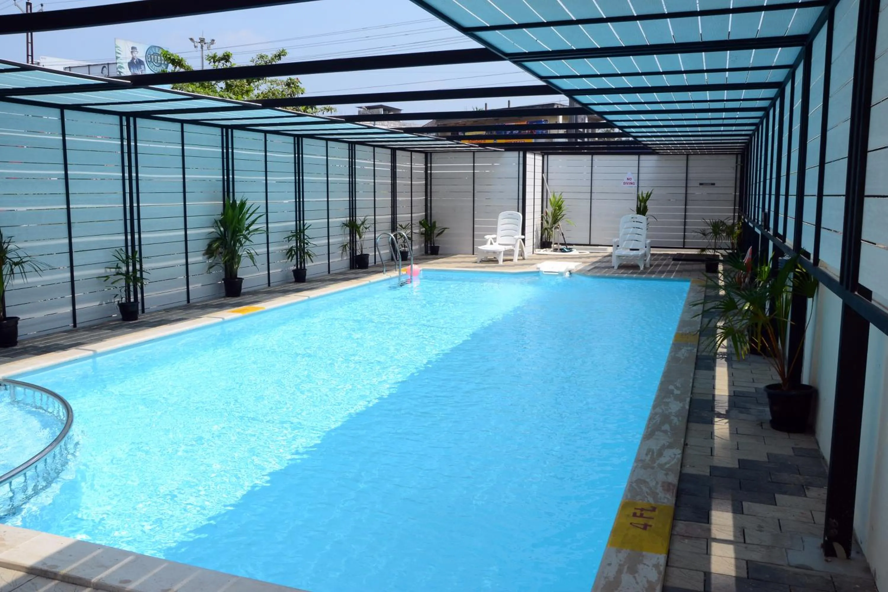 Swimming pool in Diana Heights Luxury Hotel